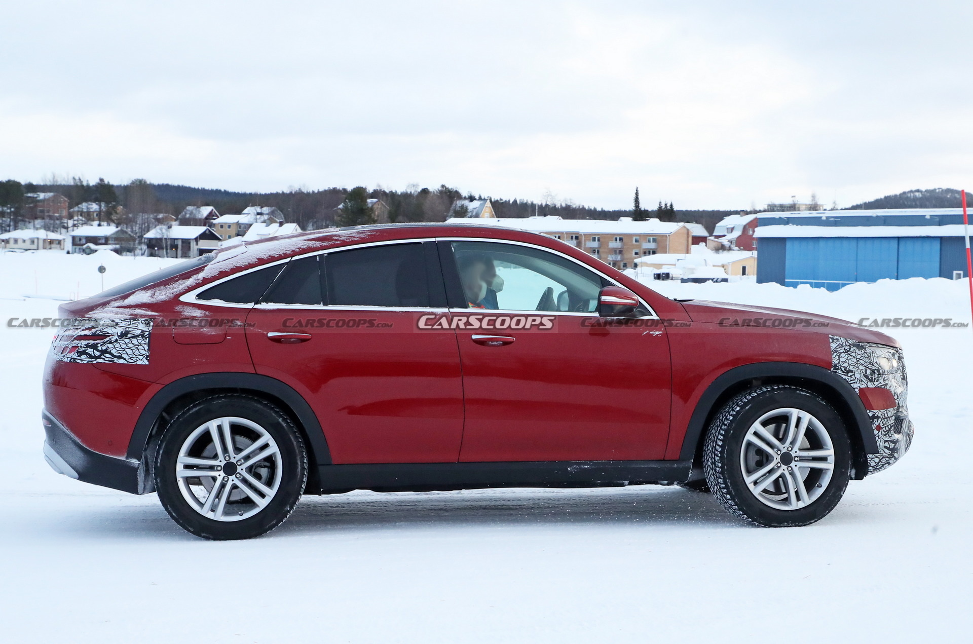 2023 Mercedes-Benz GLE Coupe Facelift Spied During Winter Testing