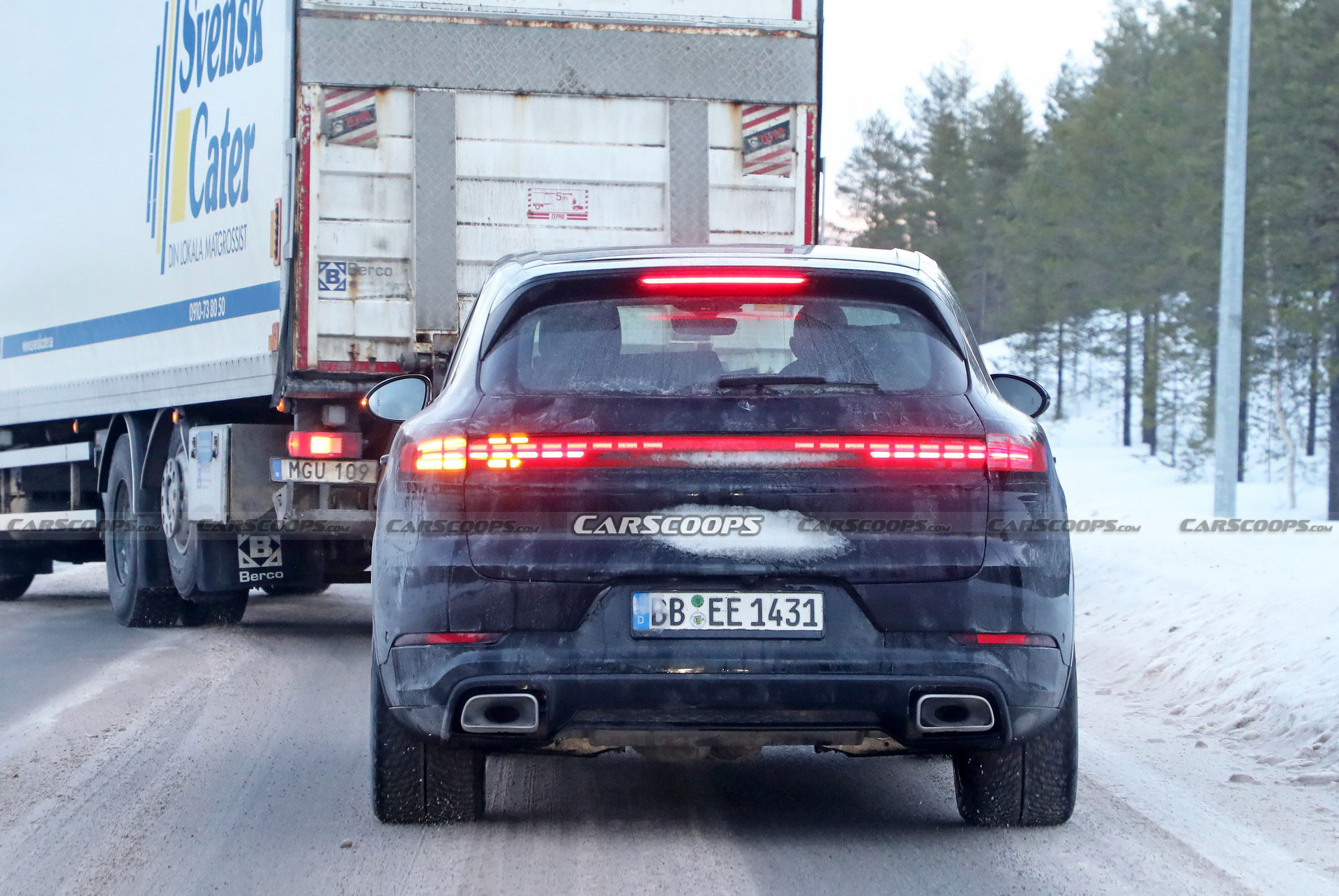 2023 Porsche Cayenne Spied Up Close, Facelifted Model Should Debut Later This Year