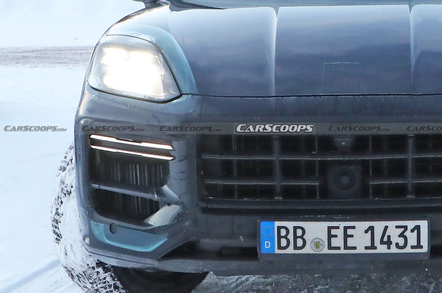 2023 Porsche Cayenne Spied Up Close, Facelifted Model Should Debut Later This Year