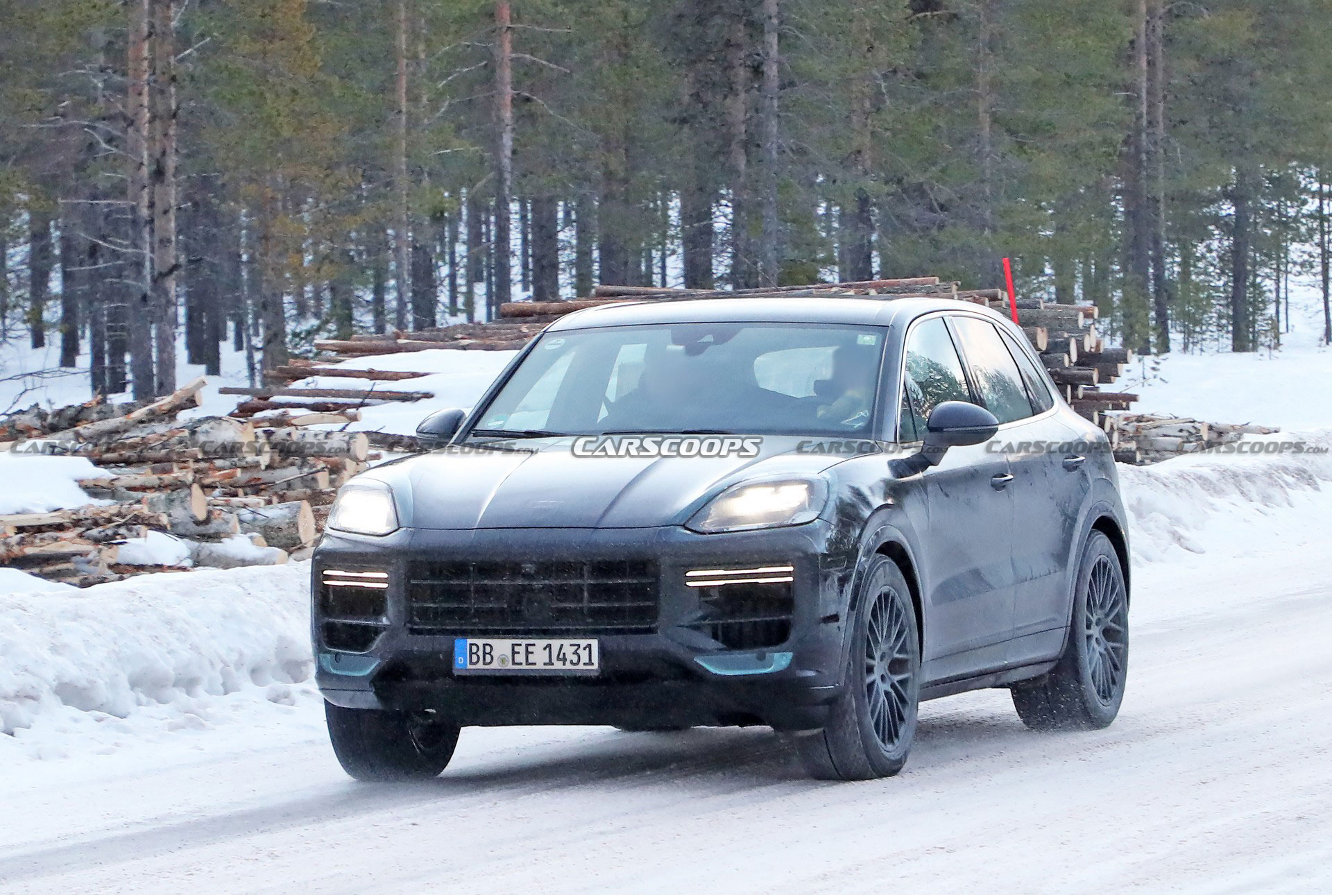 2023 Porsche Cayenne Spied Up Close, Facelifted Model Should Debut Later This Year