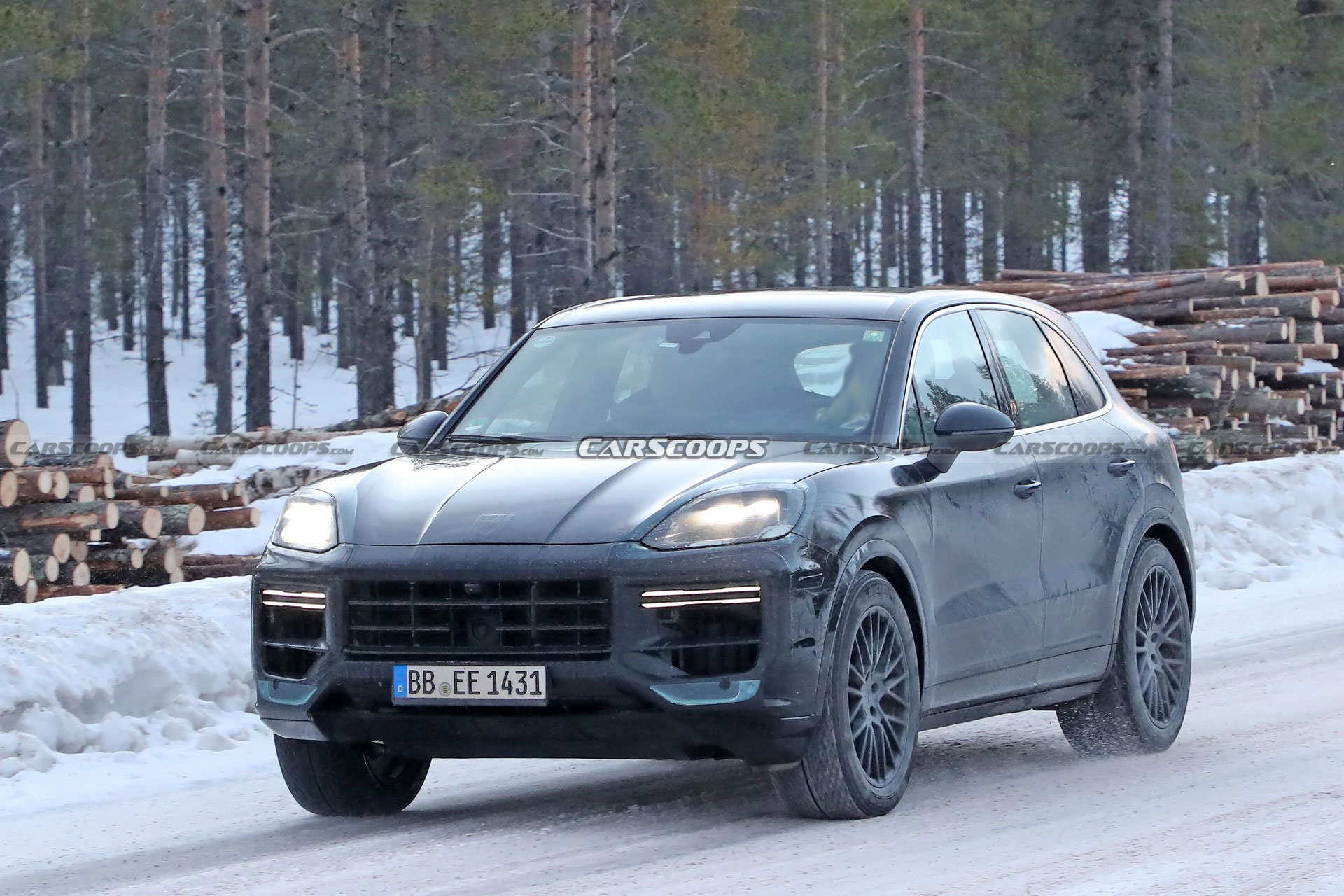 2023 Porsche Cayenne Spied Up Close, Facelifted Model Should Debut Later This Year