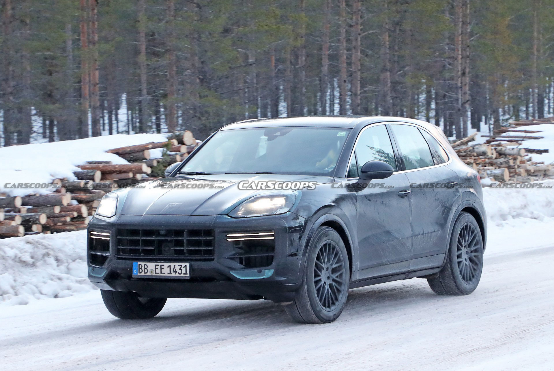 2023 Porsche Cayenne Spied Up Close, Facelifted Model Should Debut Later This Year