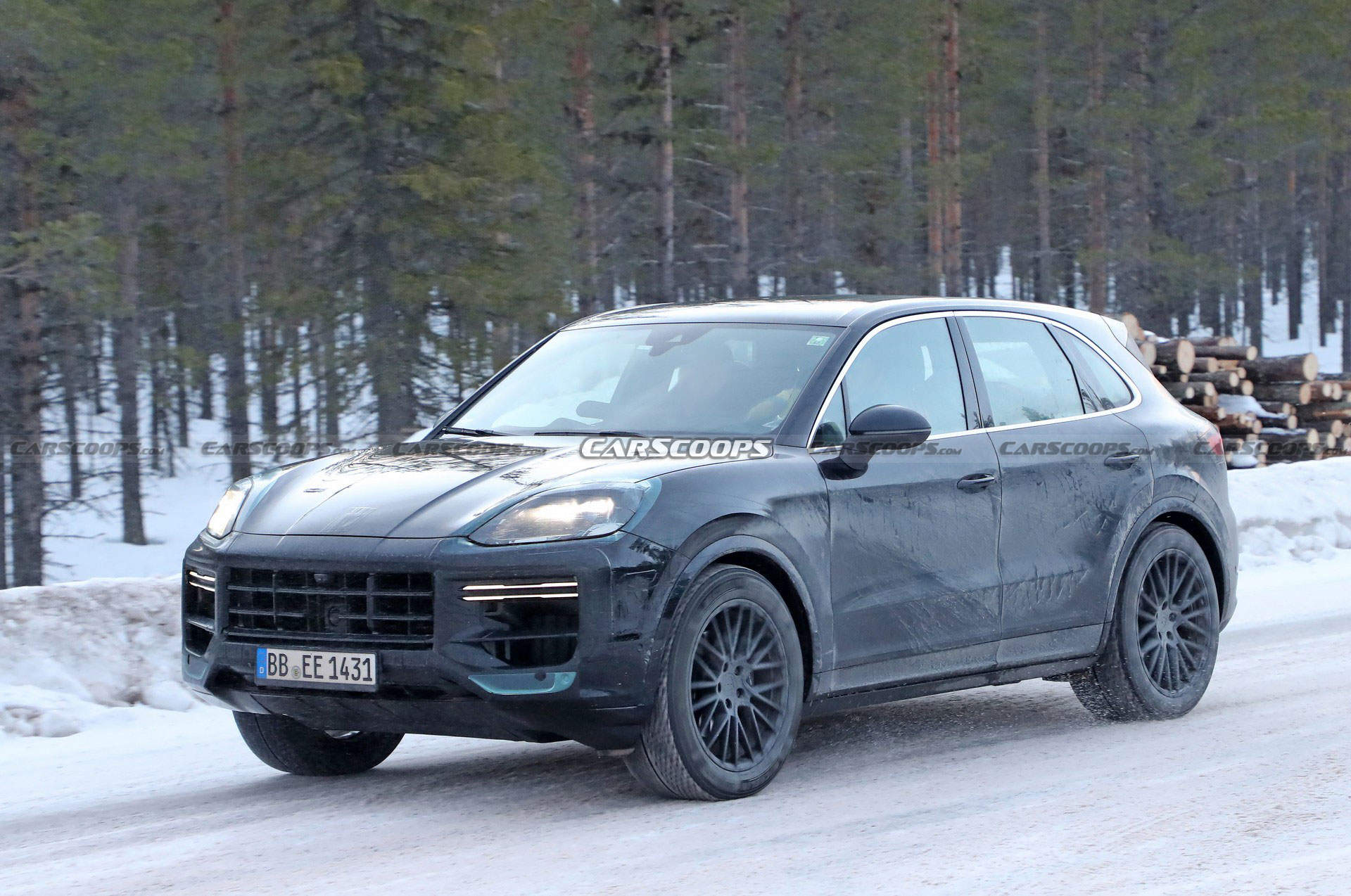 2023 Porsche Cayenne Spied Up Close, Facelifted Model Should Debut Later This Year