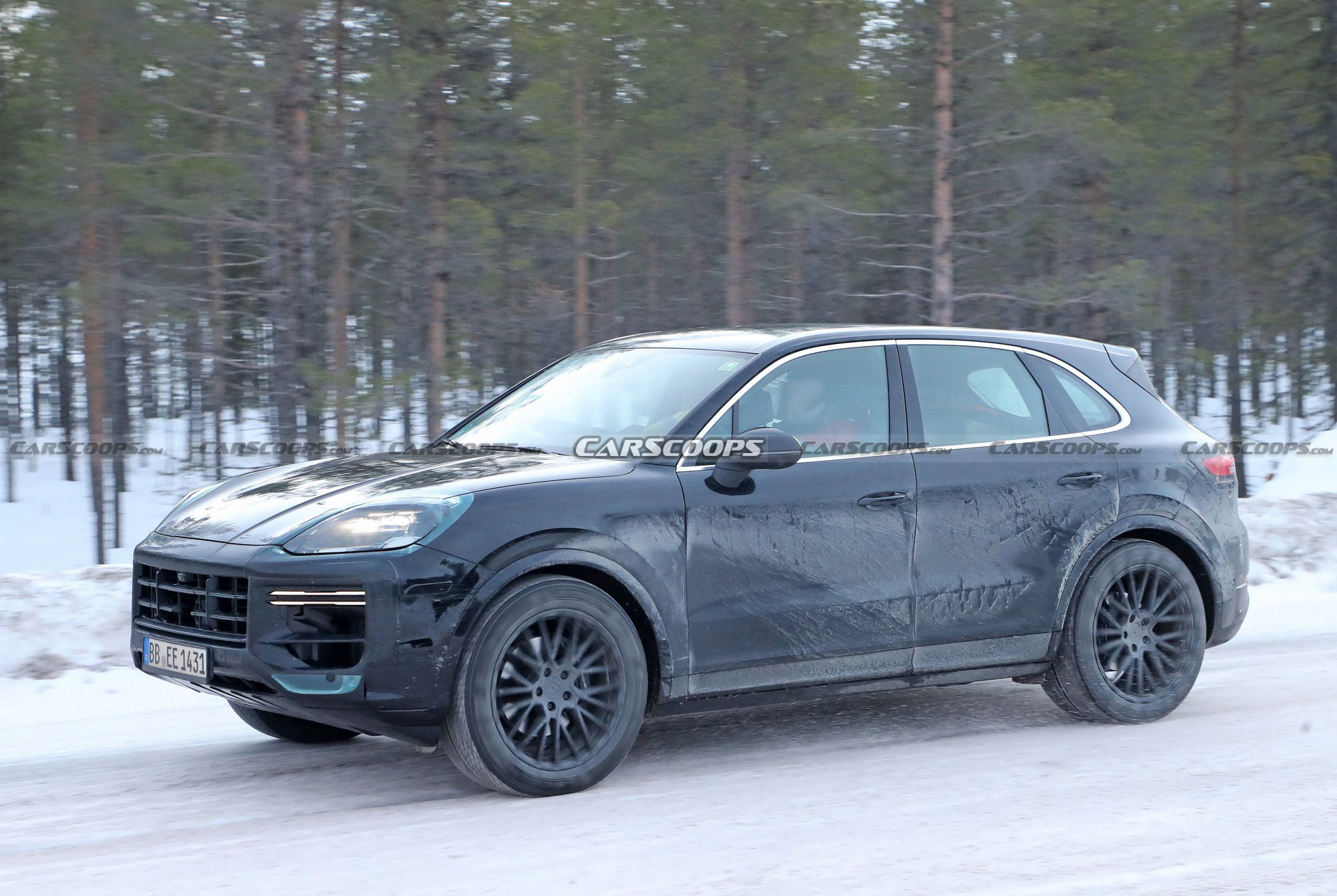2023 Porsche Cayenne Spied Up Close, Facelifted Model Should Debut Later This Year