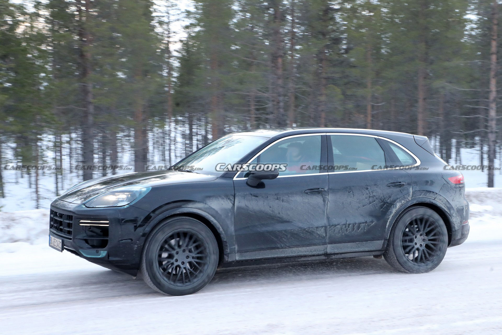 2023 Porsche Cayenne Spied Up Close, Facelifted Model Should Debut Later This Year