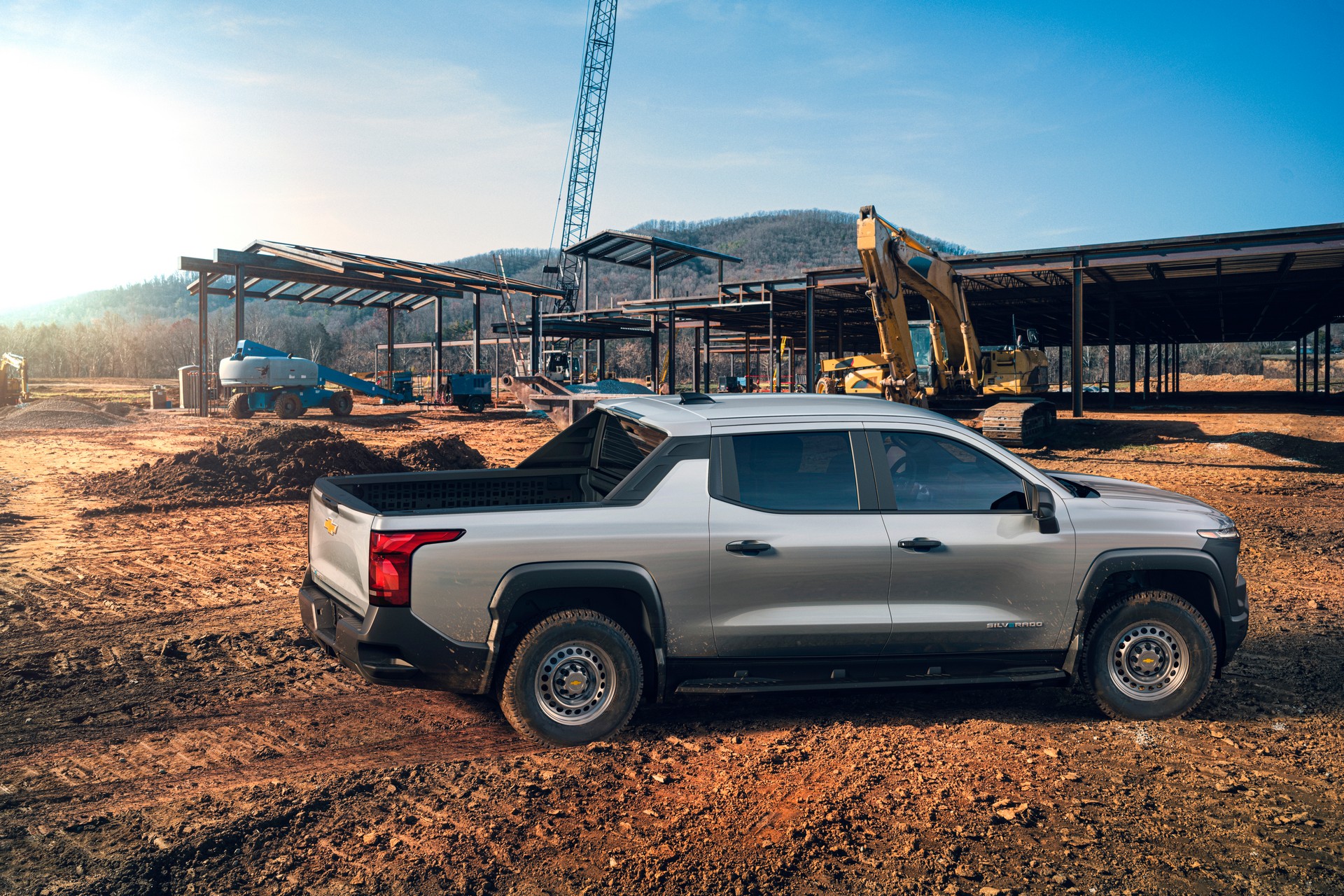 2024 Chevrolet Silverado EV Debuts With 664 HP, 400 Mile Range, And The Avalanche’s Midgate
