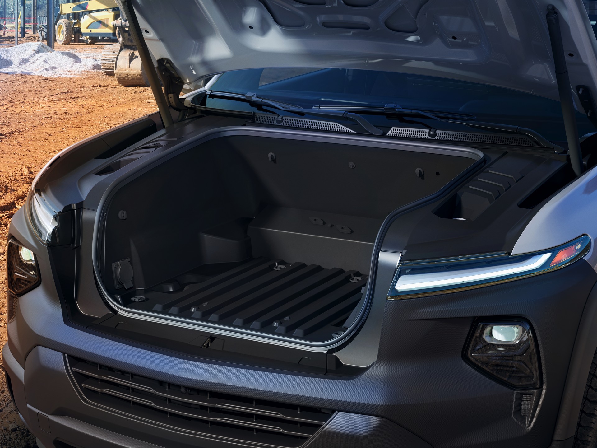2024 Chevrolet Silverado EV Debuts With 664 HP, 400 Mile Range, And The Avalanche’s Midgate