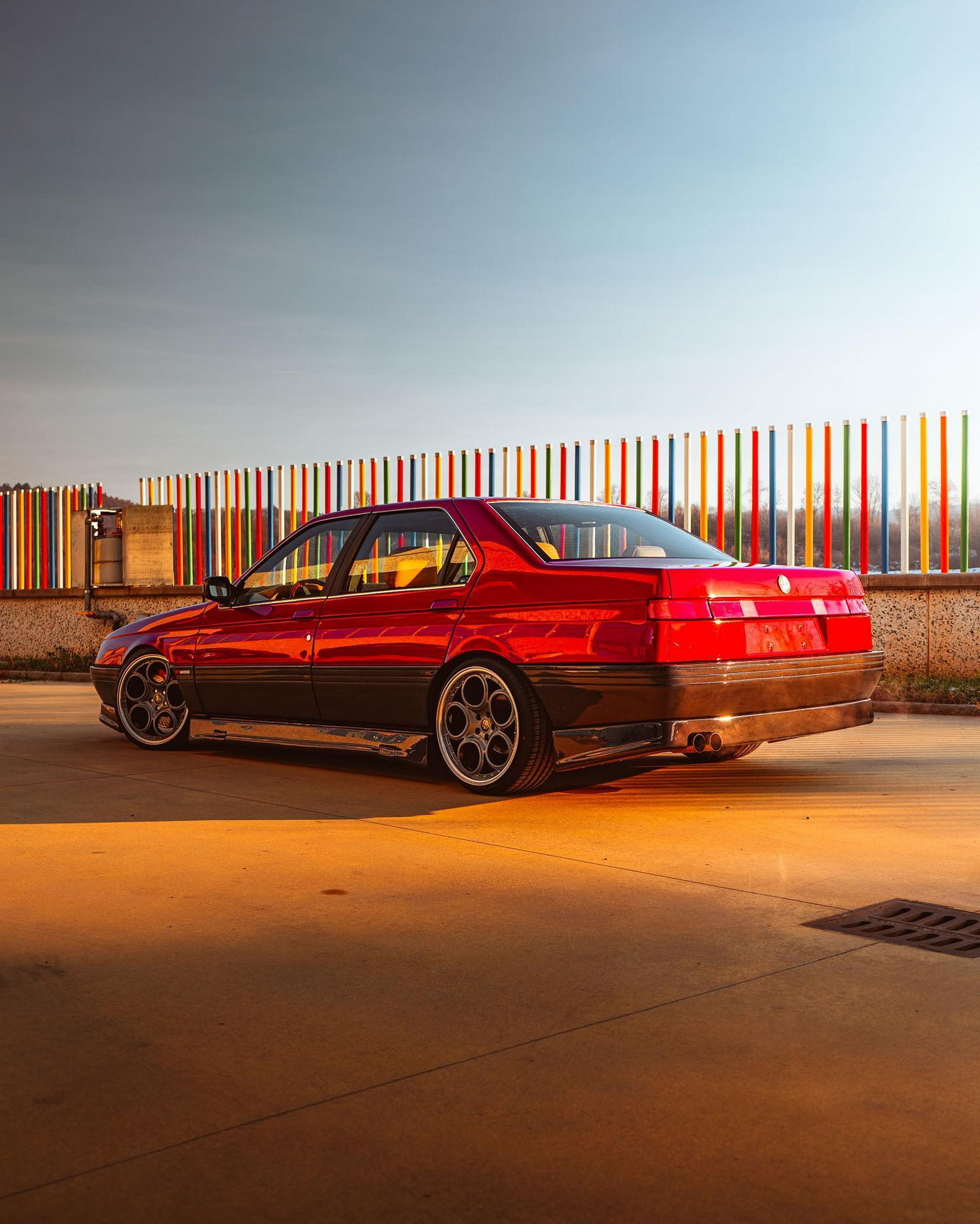 Alfa Romeo 164 Restomod Looks Gorgeous With Telephone-Dial Wheels And Carbon Bodykit