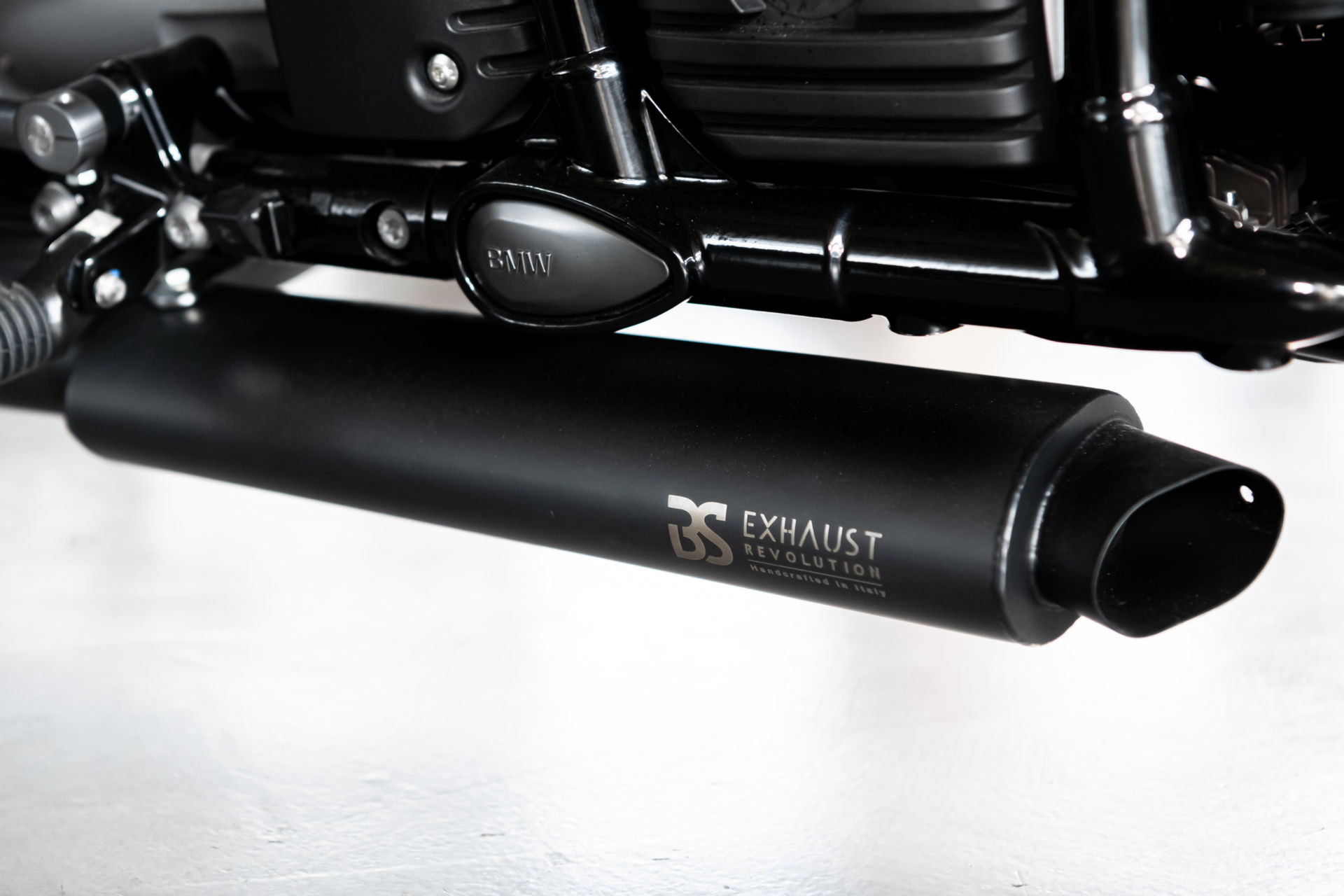 BMW Unveils Two Custom R 18s At Verona Motor Bike Expo