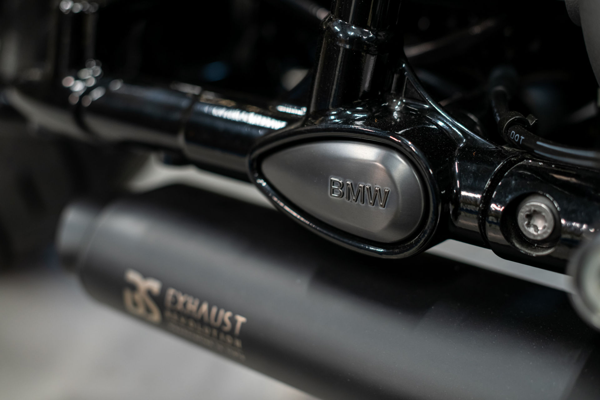 BMW Unveils Two Custom R 18s At Verona Motor Bike Expo