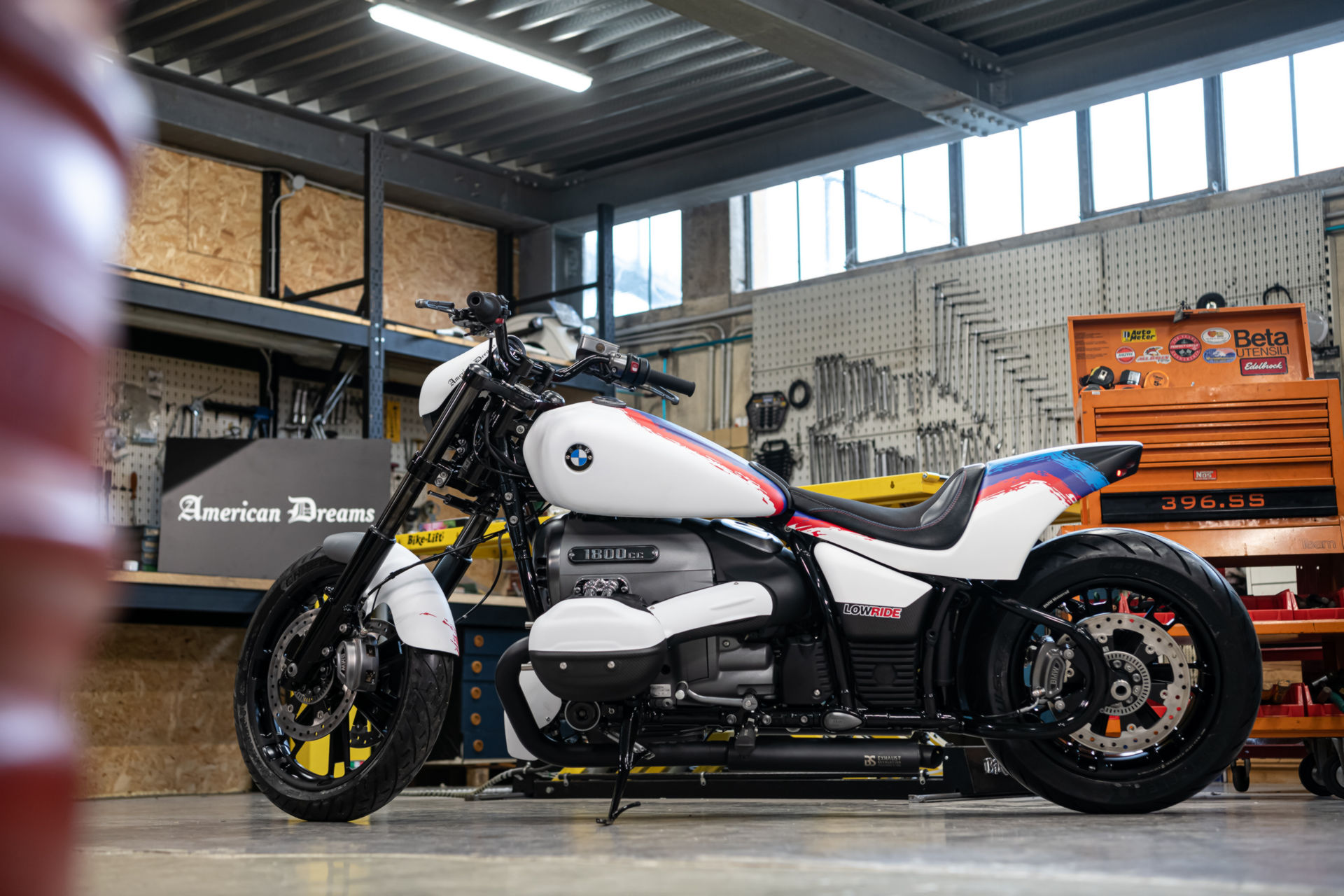 BMW Unveils Two Custom R 18s At Verona Motor Bike Expo