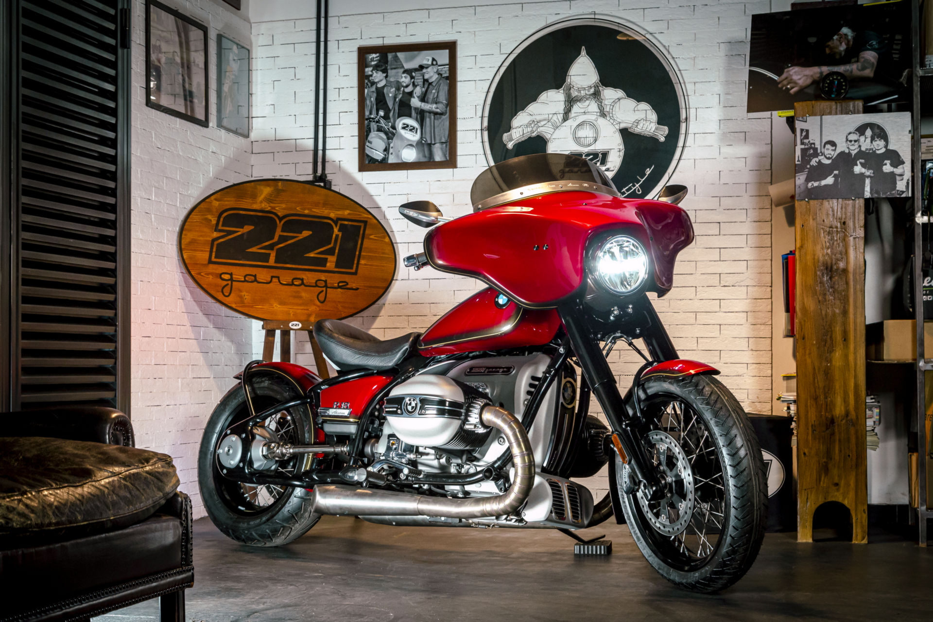 BMW Unveils Two Custom R 18s At Verona Motor Bike Expo