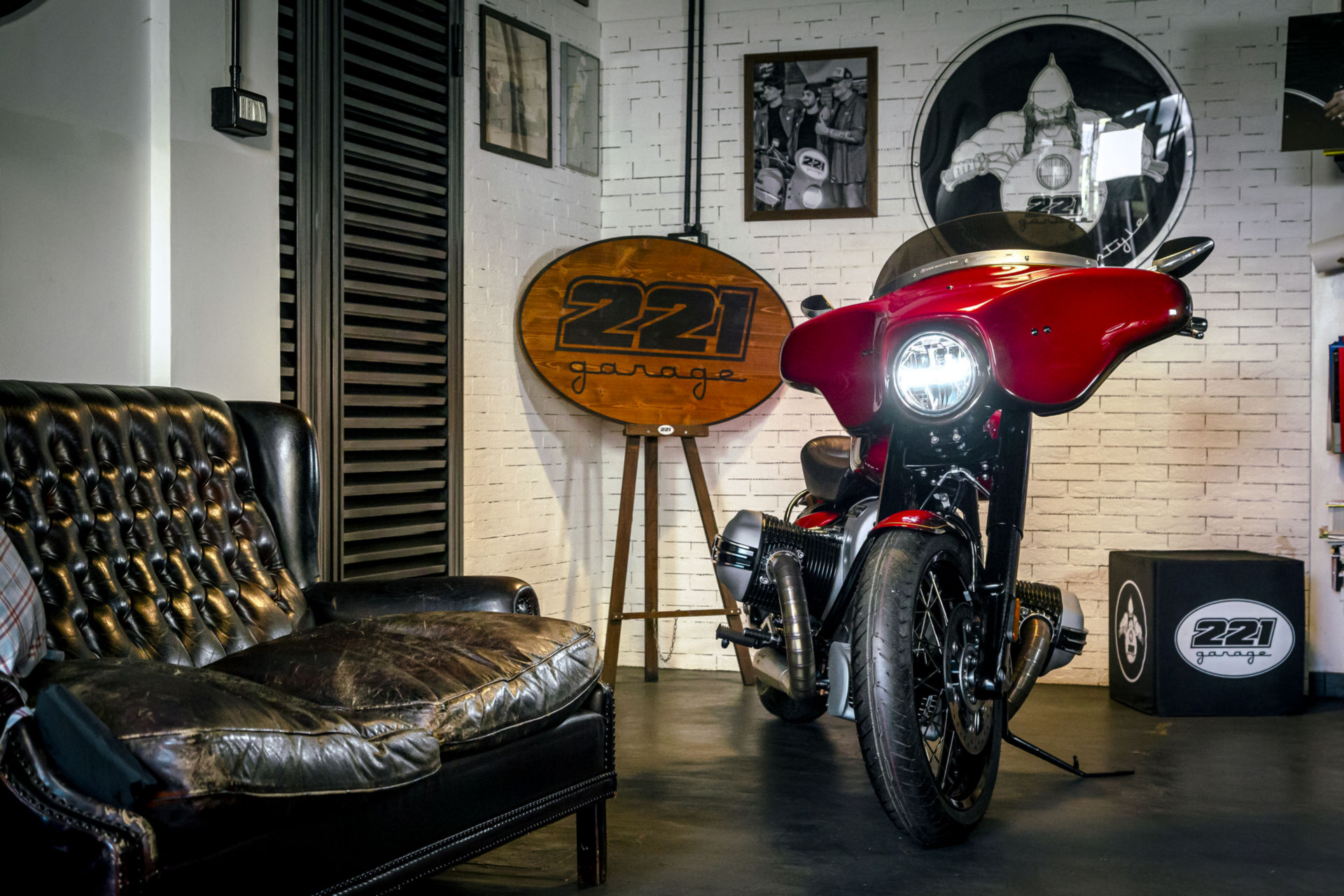 BMW Unveils Two Custom R 18s At Verona Motor Bike Expo