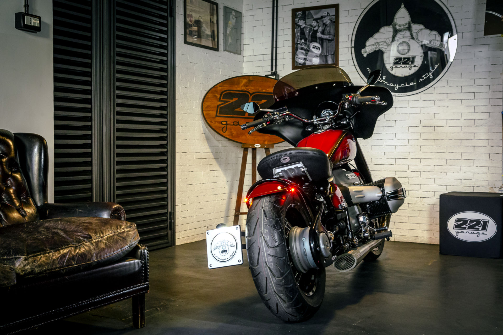 BMW Unveils Two Custom R 18s At Verona Motor Bike Expo