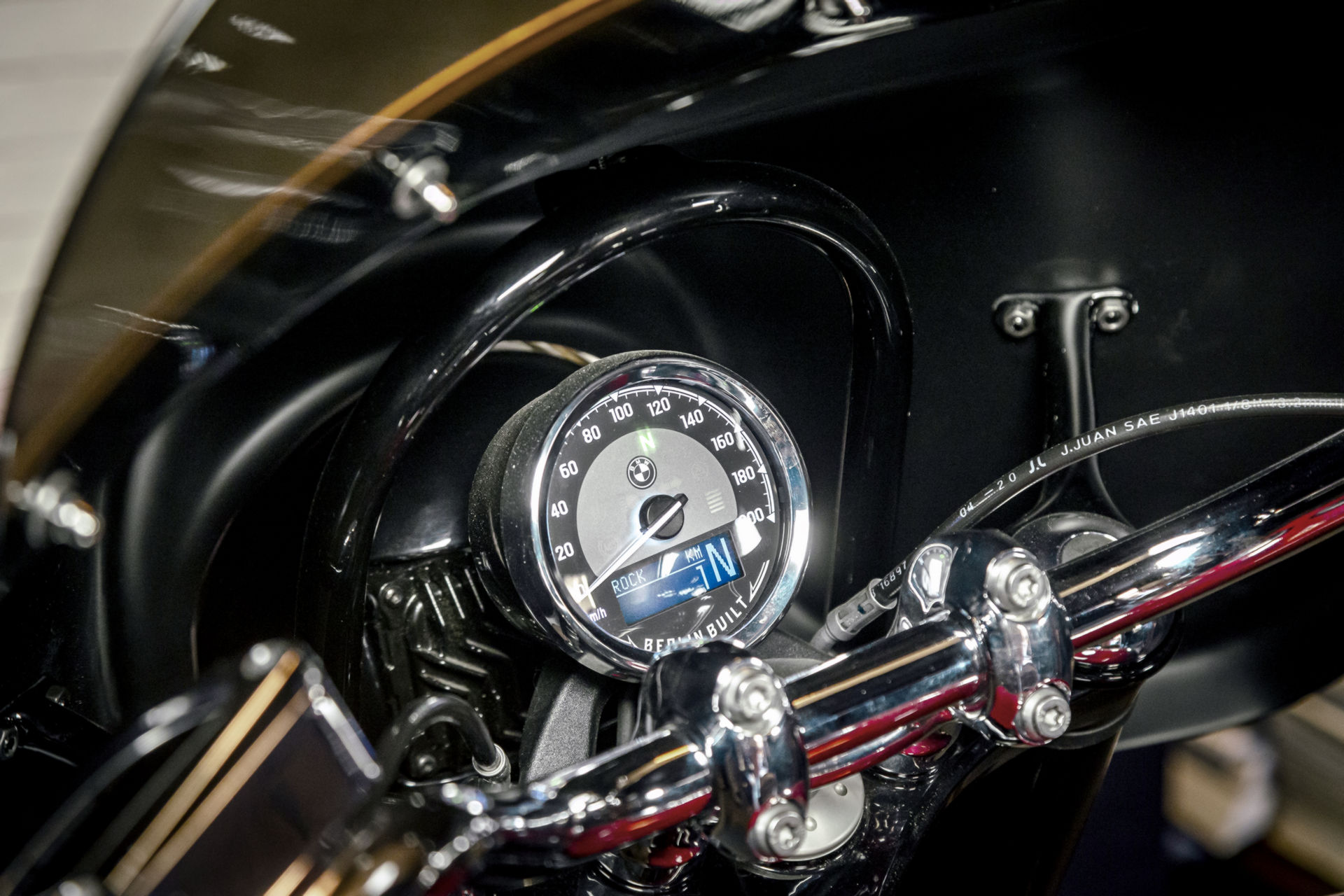 BMW Unveils Two Custom R 18s At Verona Motor Bike Expo