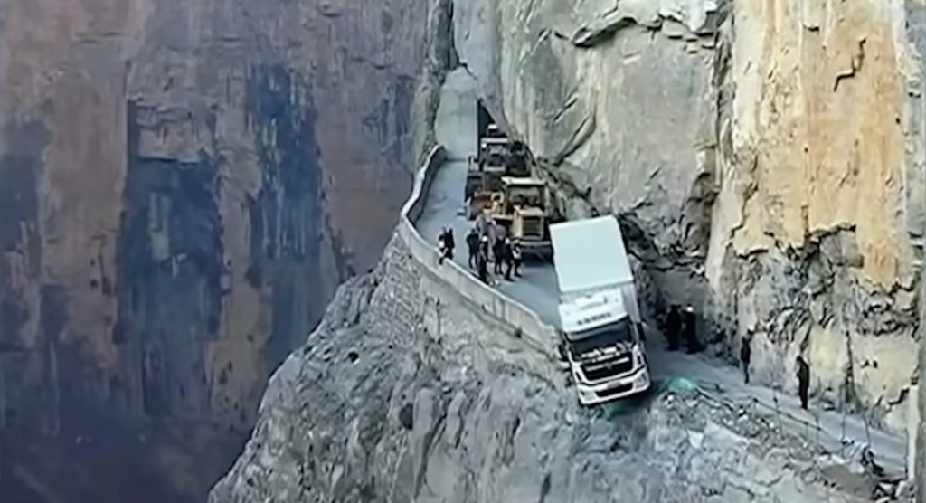  Oh Truck! Chinese Semi Dangled Over A Cliff For Three Days