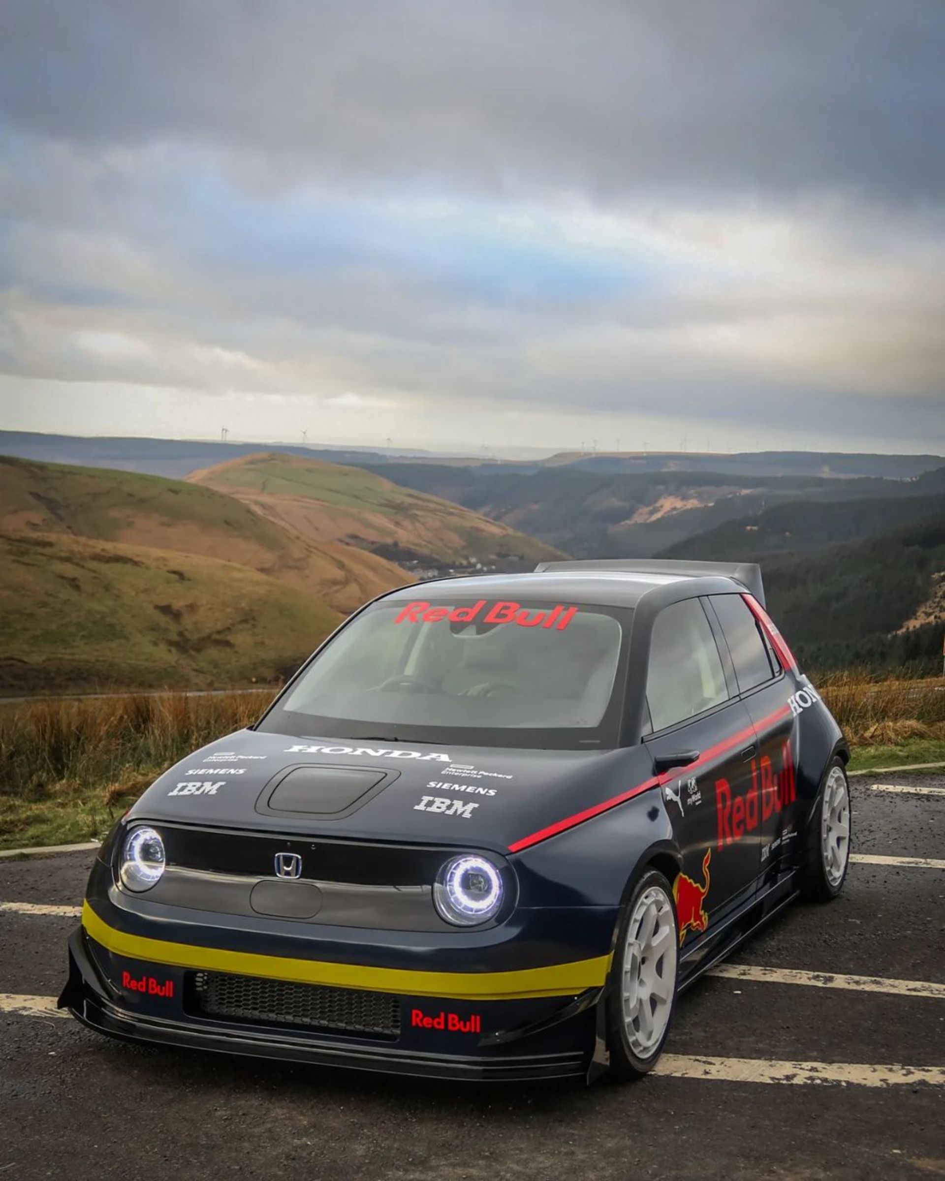 Honda e With Wide Bodykit And Red Bull Livery Honors Max Verstappen’s F1 Championship