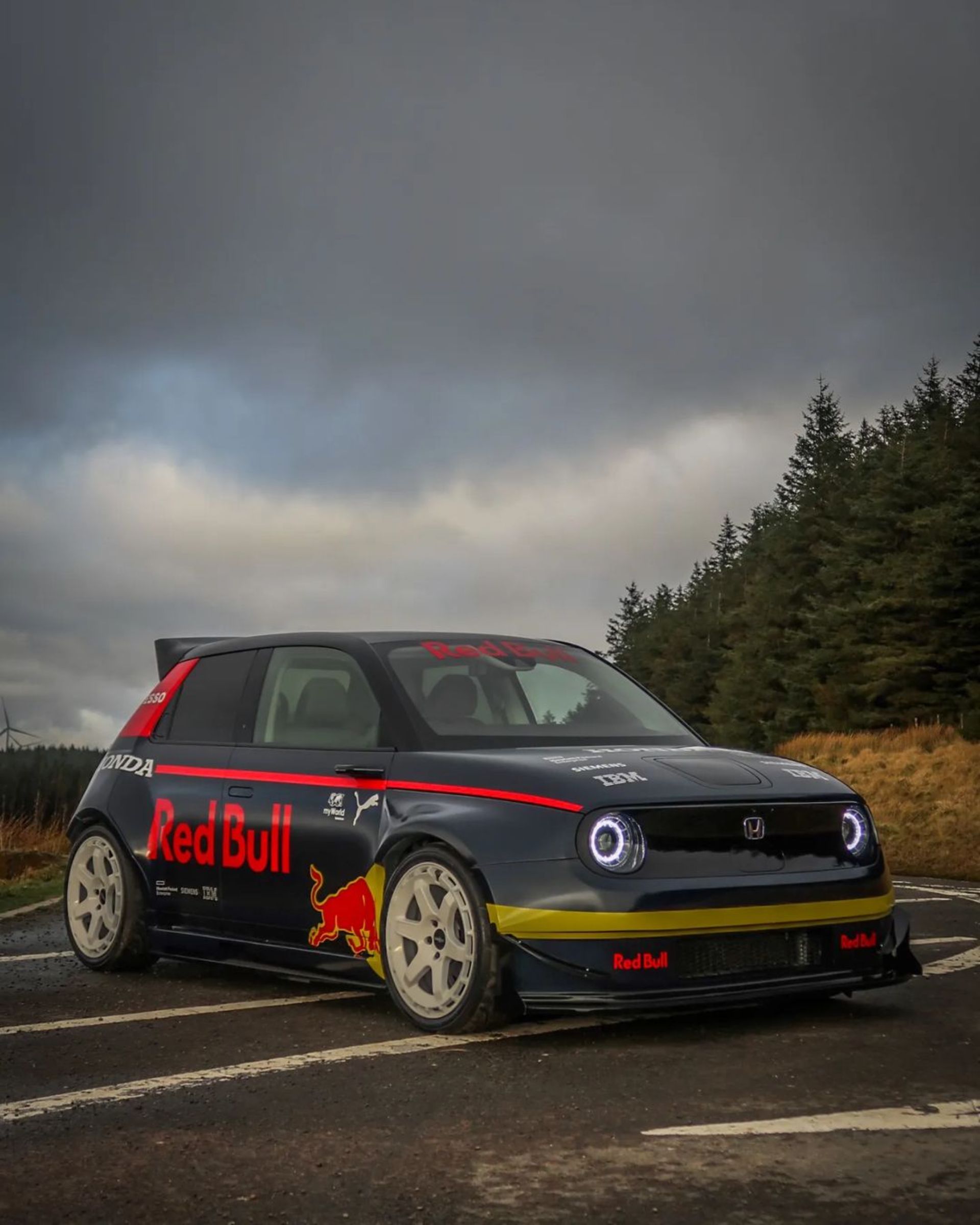 Honda e With Wide Bodykit And Red Bull Livery Honors Max Verstappen’s F1 Championship