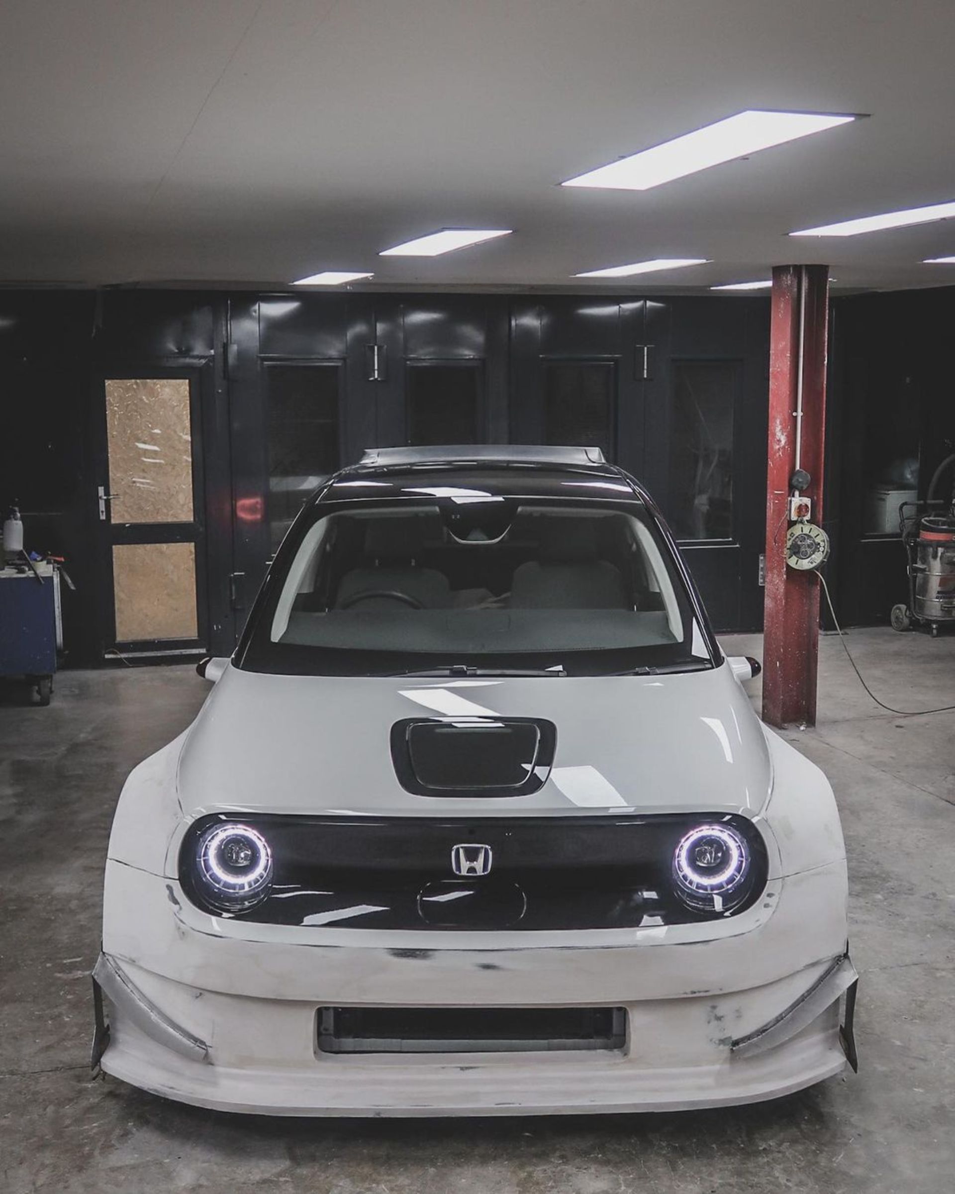 Honda e With Wide Bodykit And Red Bull Livery Honors Max Verstappen’s F1 Championship