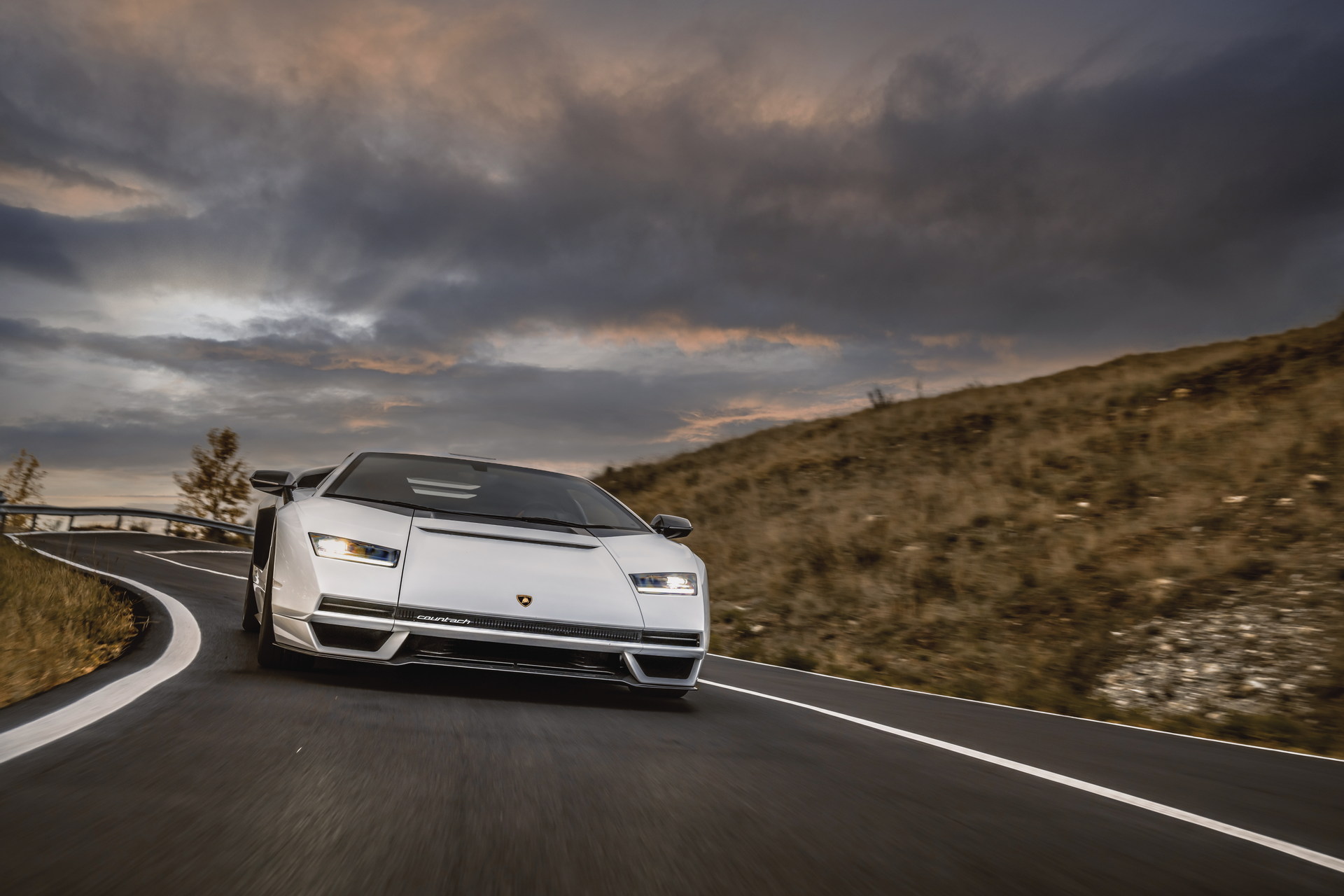 The Lamborghini Countach LPI 800-4 Does Look Better On The Road