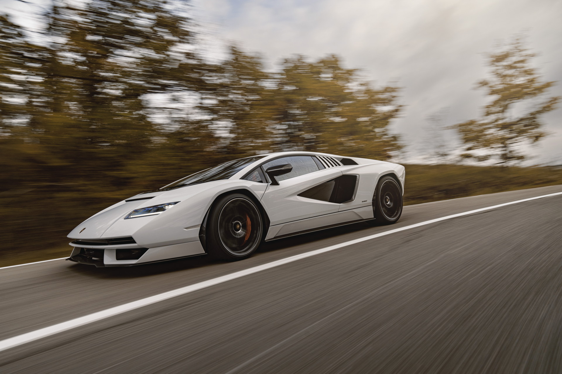 The Lamborghini Countach LPI 800-4 Does Look Better On The Road