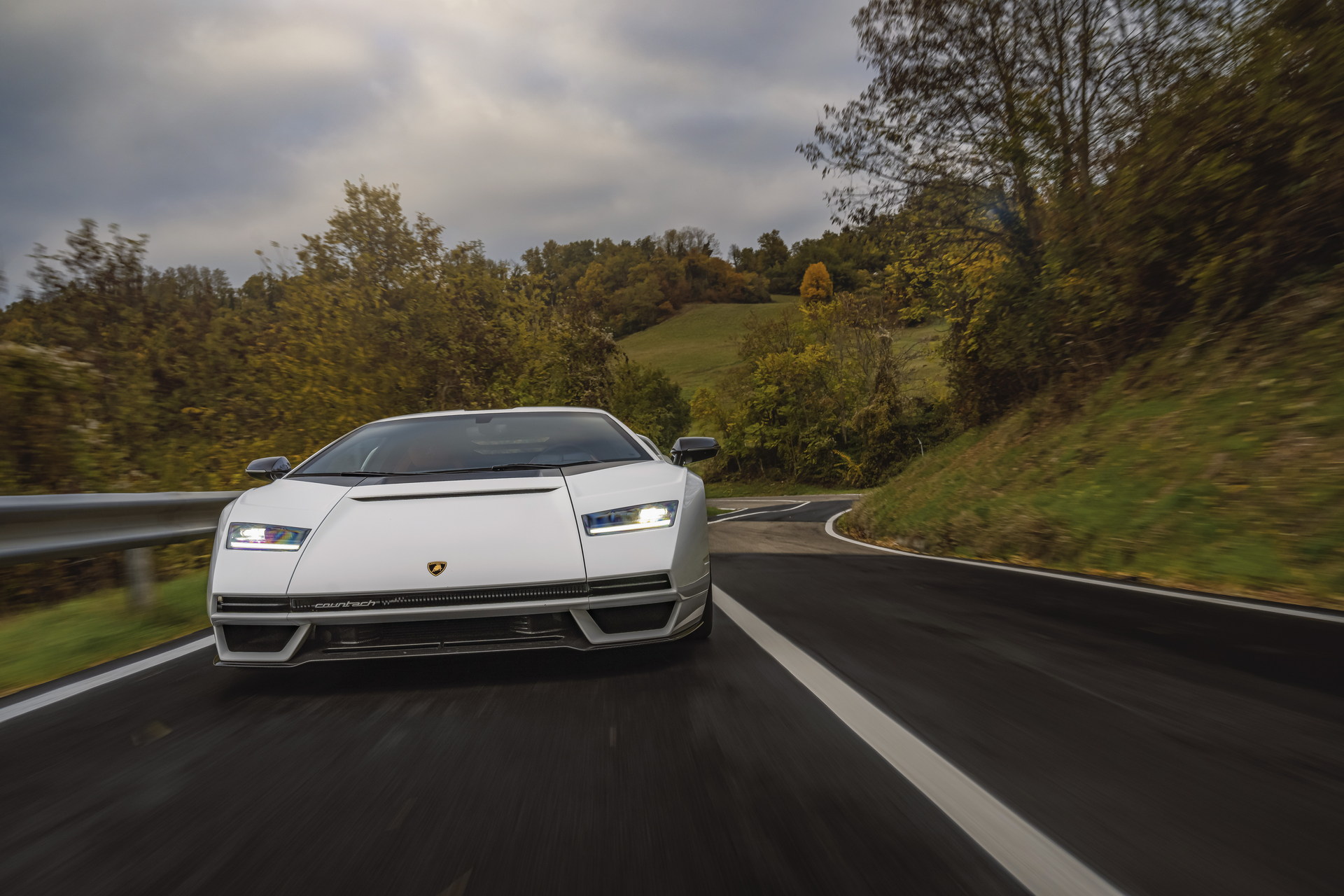The Lamborghini Countach LPI 800-4 Does Look Better On The Road