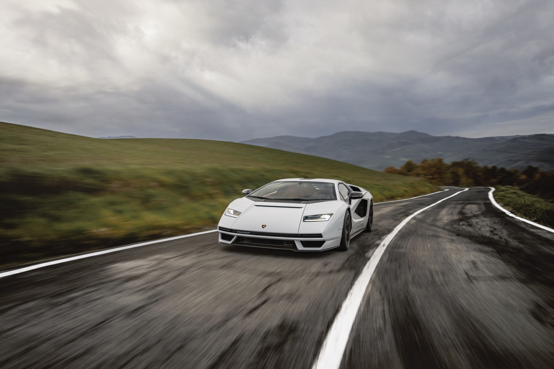 The Lamborghini Countach LPI 800-4 Does Look Better On The Road
