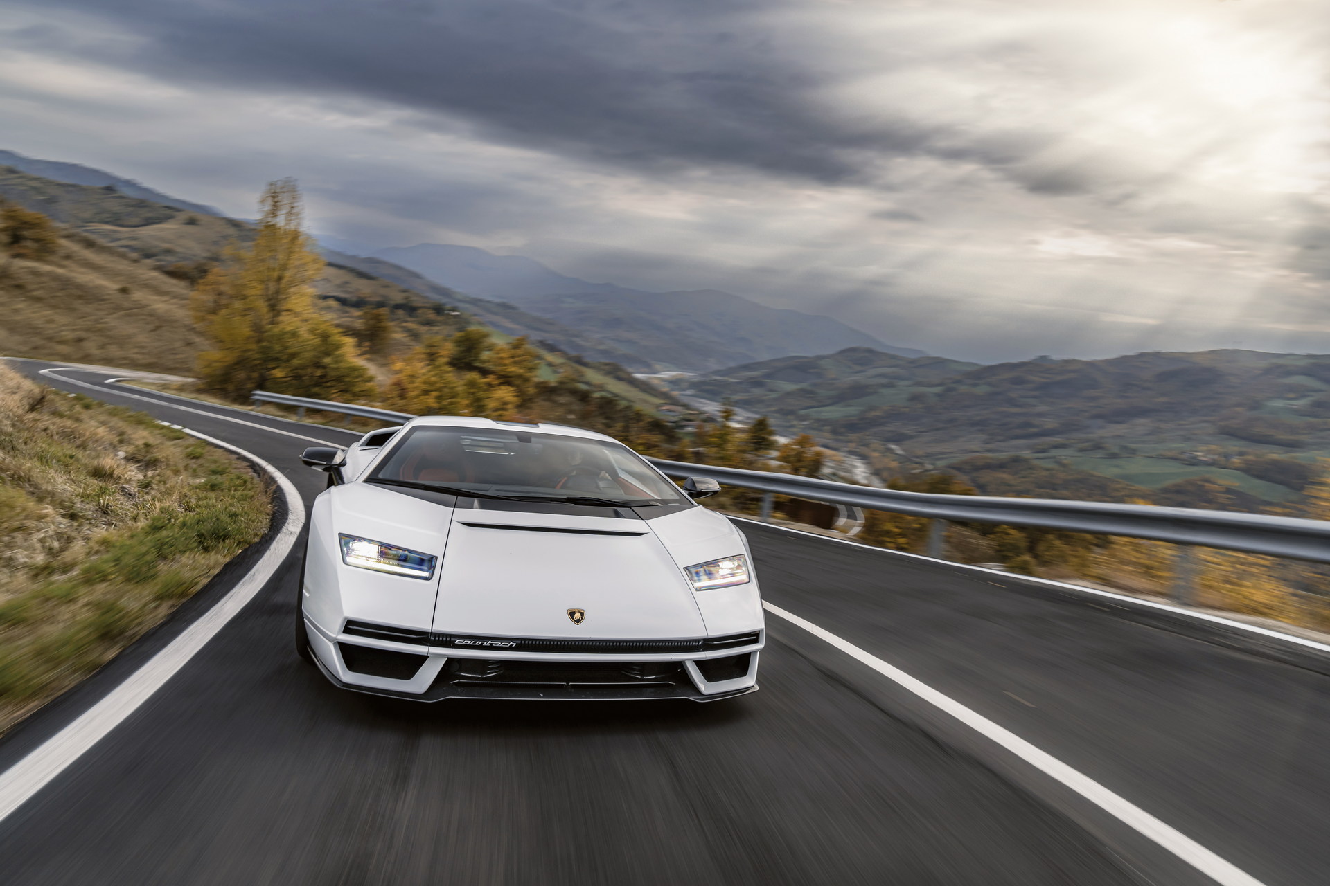 The Lamborghini Countach LPI 800-4 Does Look Better On The Road