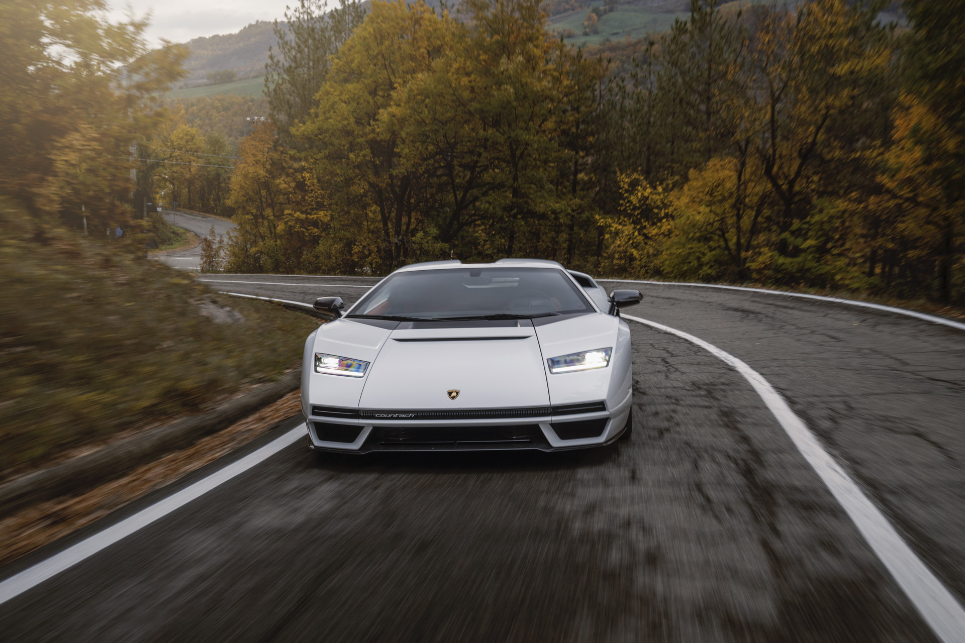 The Lamborghini Countach LPI 800-4 Does Look Better On The Road