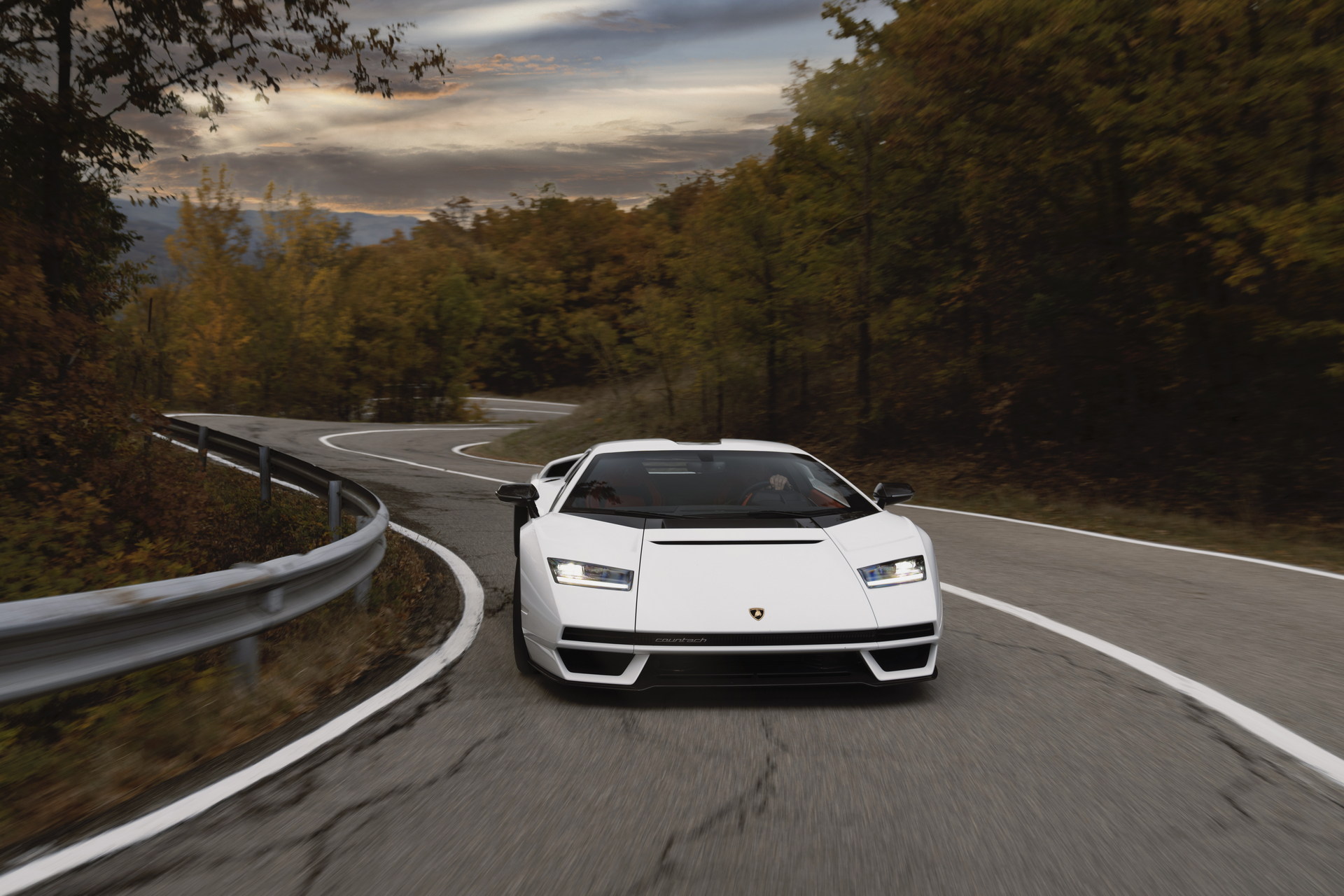 The Lamborghini Countach LPI 800-4 Does Look Better On The Road
