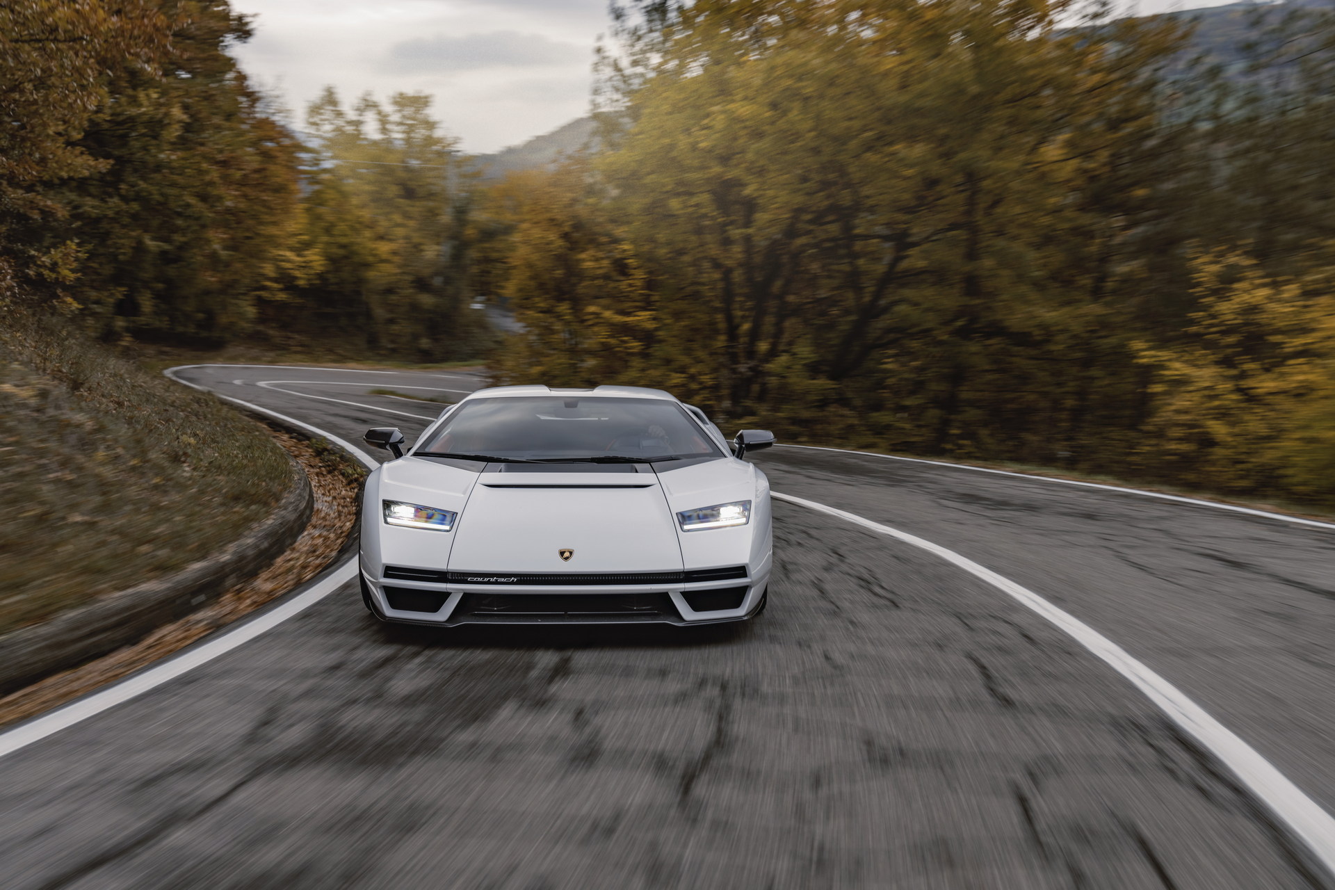 The Lamborghini Countach LPI 800-4 Does Look Better On The Road