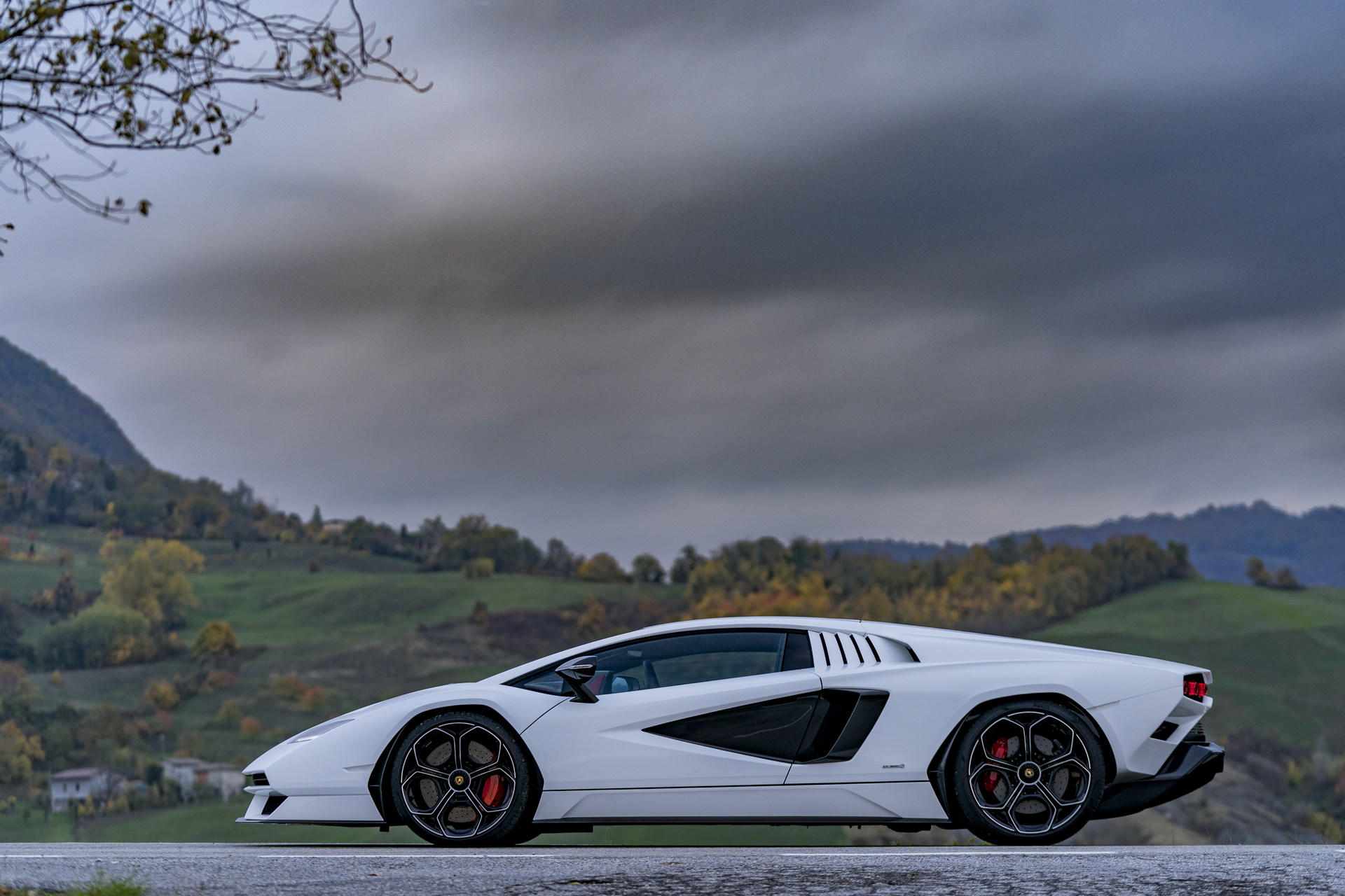 The Lamborghini Countach LPI 800-4 Does Look Better On The Road