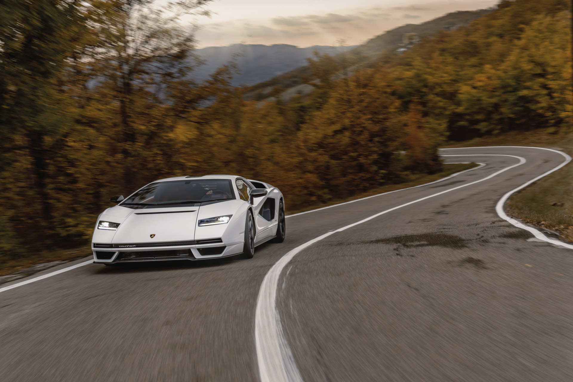 The Lamborghini Countach LPI 800-4 Does Look Better On The Road