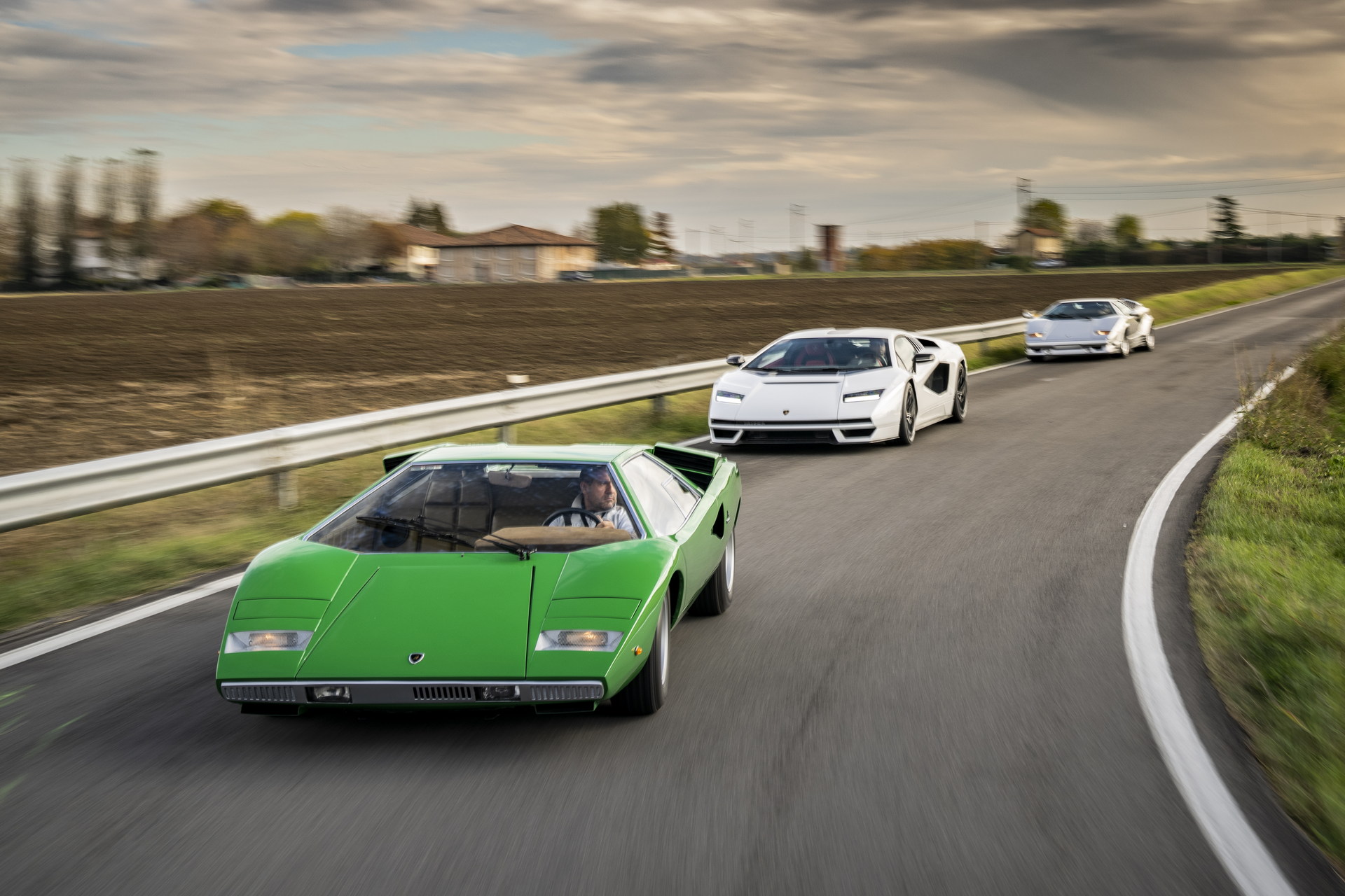 The Lamborghini Countach LPI 800-4 Does Look Better On The Road