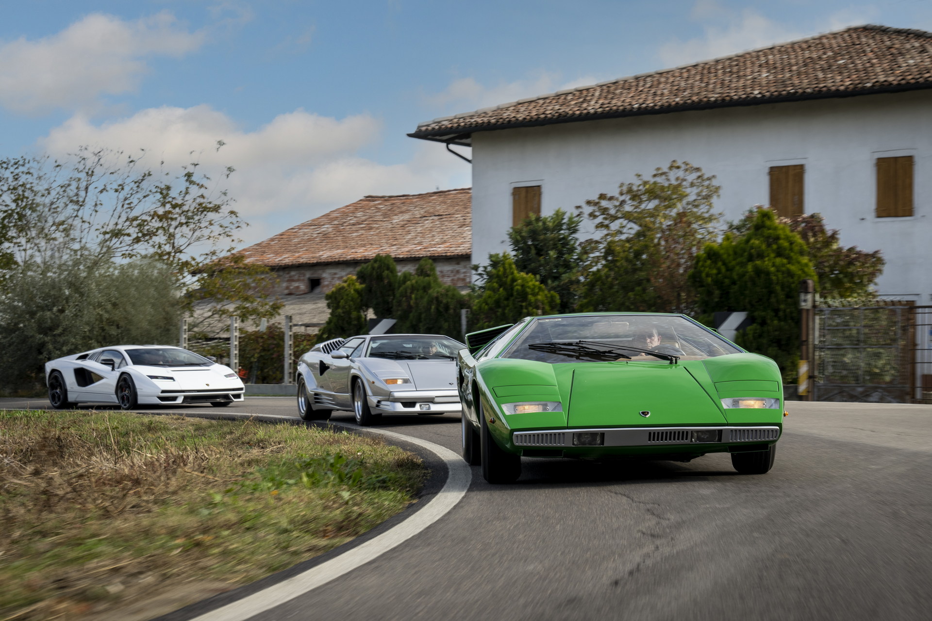 The Lamborghini Countach LPI 800-4 Does Look Better On The Road