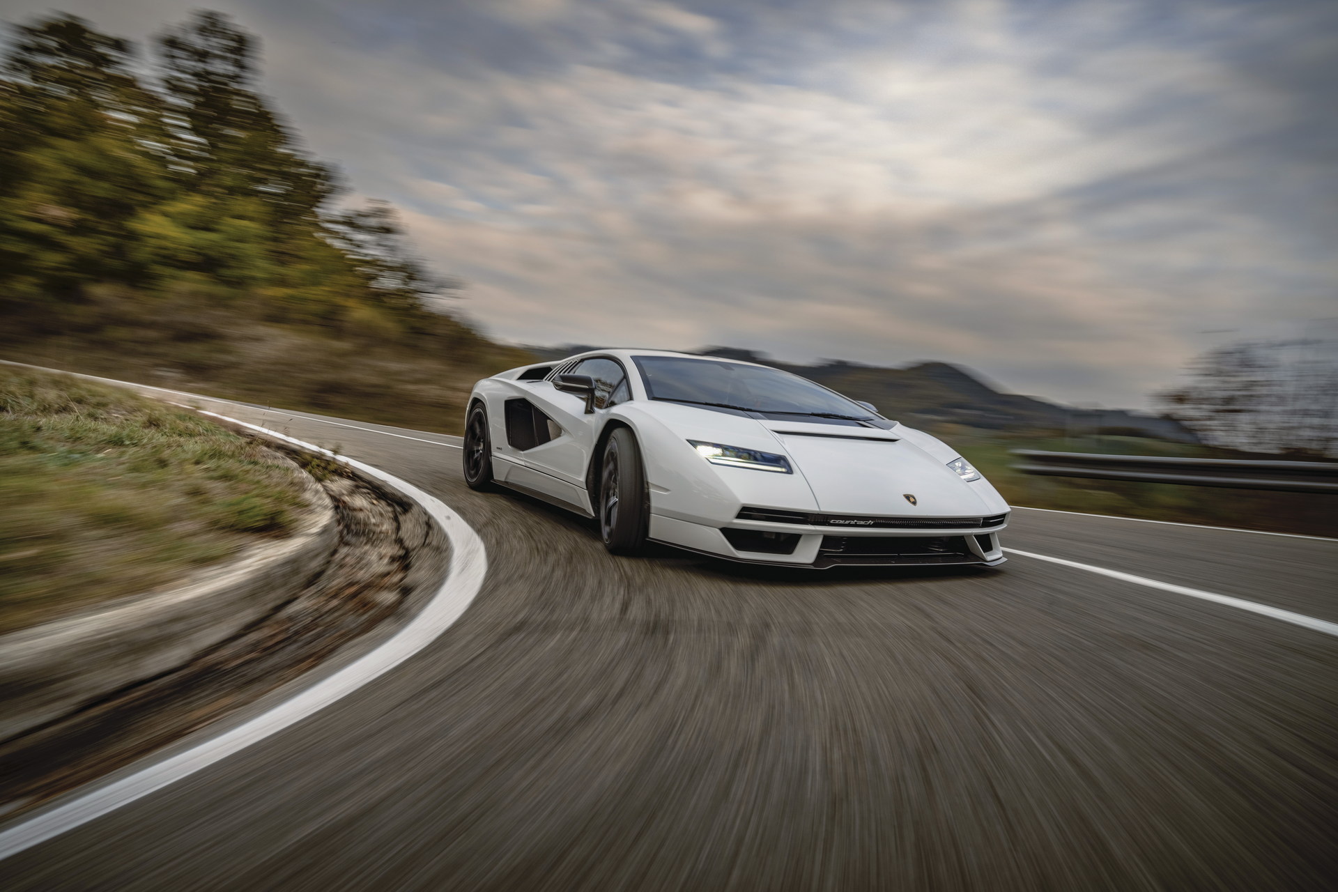 The Lamborghini Countach LPI 800-4 Does Look Better On The Road
