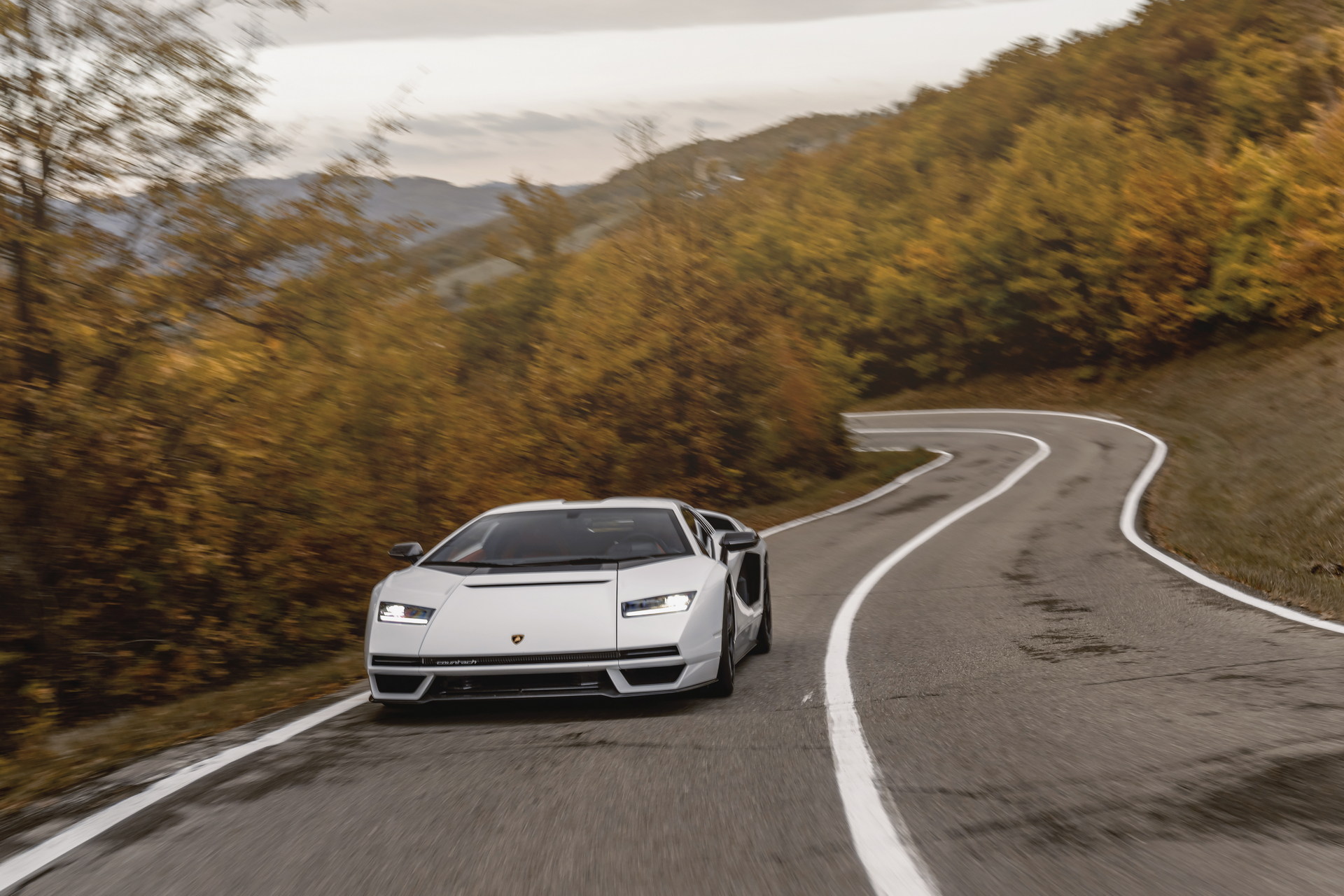 The Lamborghini Countach LPI 800-4 Does Look Better On The Road