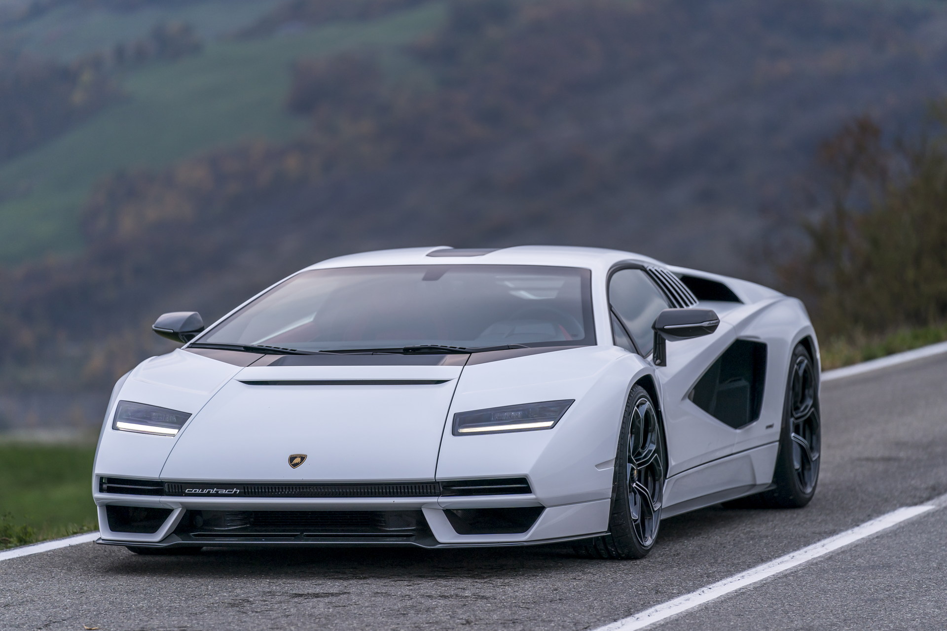 The Lamborghini Countach LPI 800-4 Does Look Better On The Road