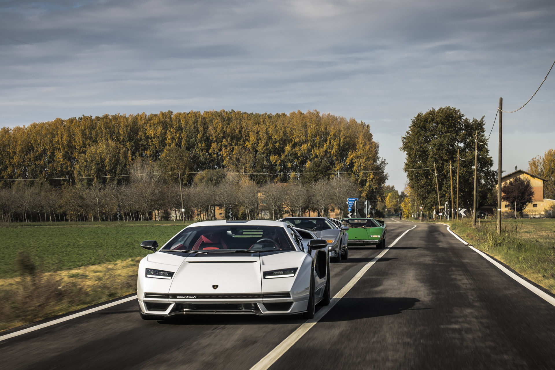 The Lamborghini Countach LPI 800-4 Does Look Better On The Road