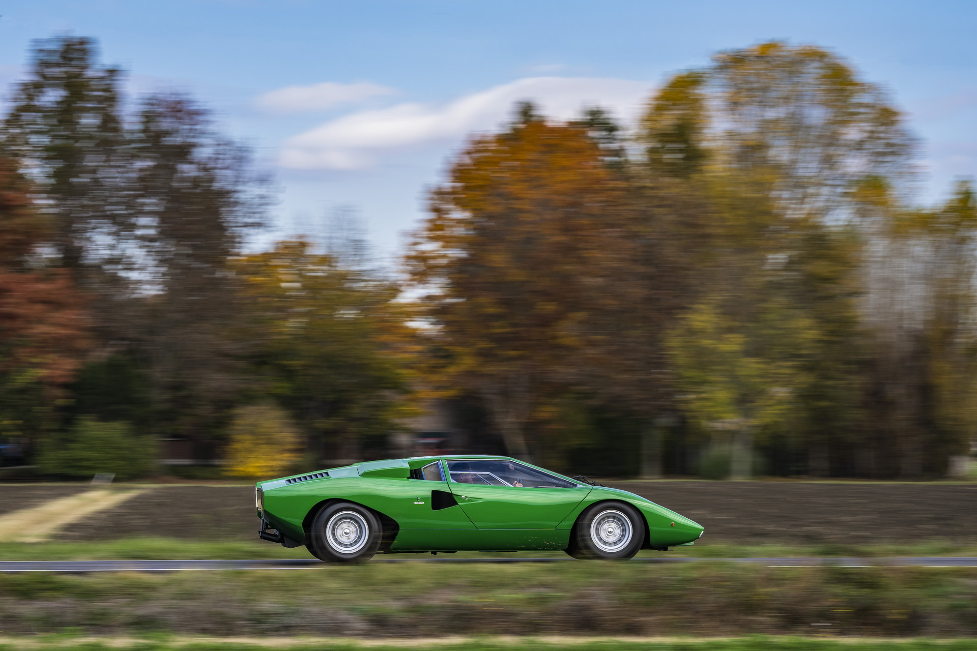 The Lamborghini Countach LPI 800-4 Does Look Better On The Road