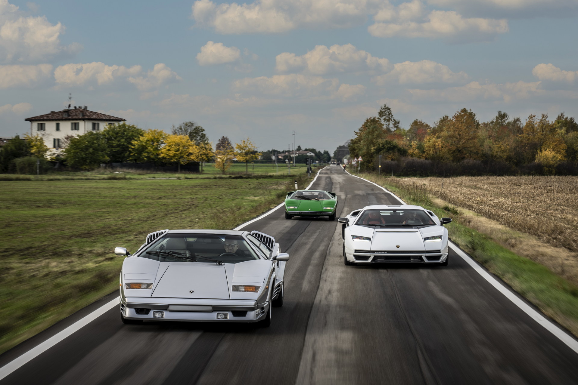 The Lamborghini Countach LPI 800-4 Does Look Better On The Road