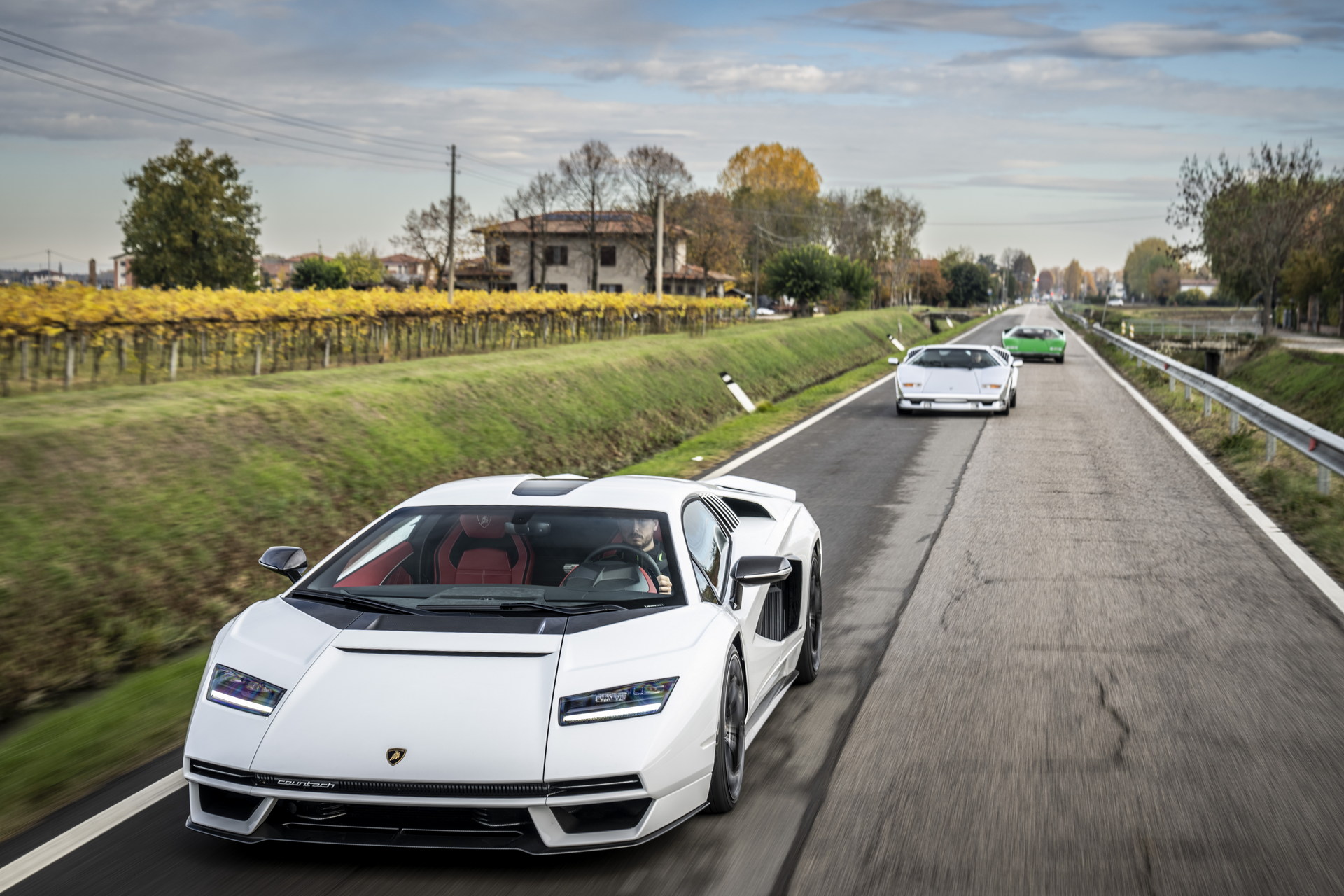 The Lamborghini Countach LPI 800-4 Does Look Better On The Road
