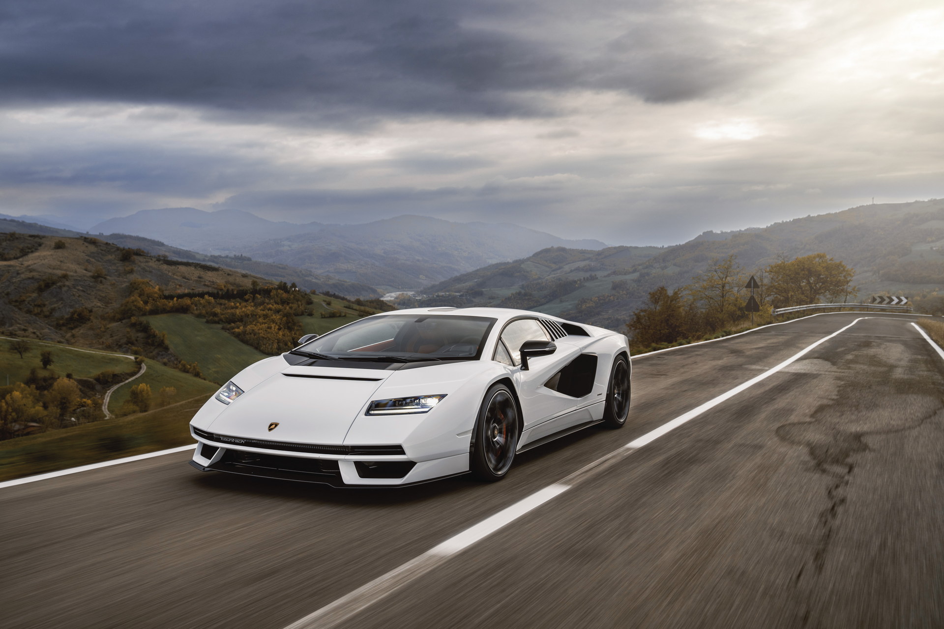 The Lamborghini Countach LPI 800-4 Does Look Better On The Road