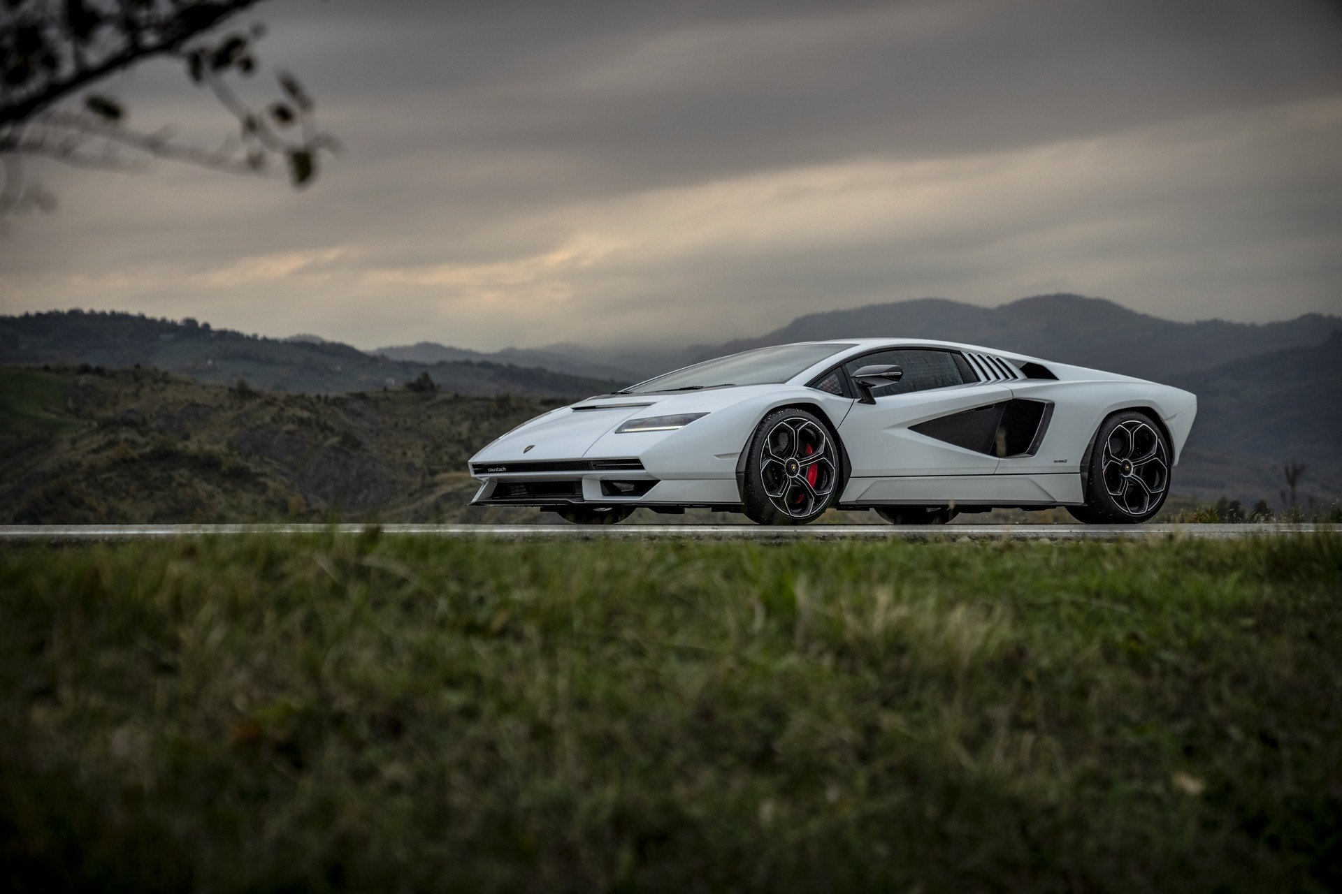 The Lamborghini Countach LPI 800-4 Does Look Better On The Road