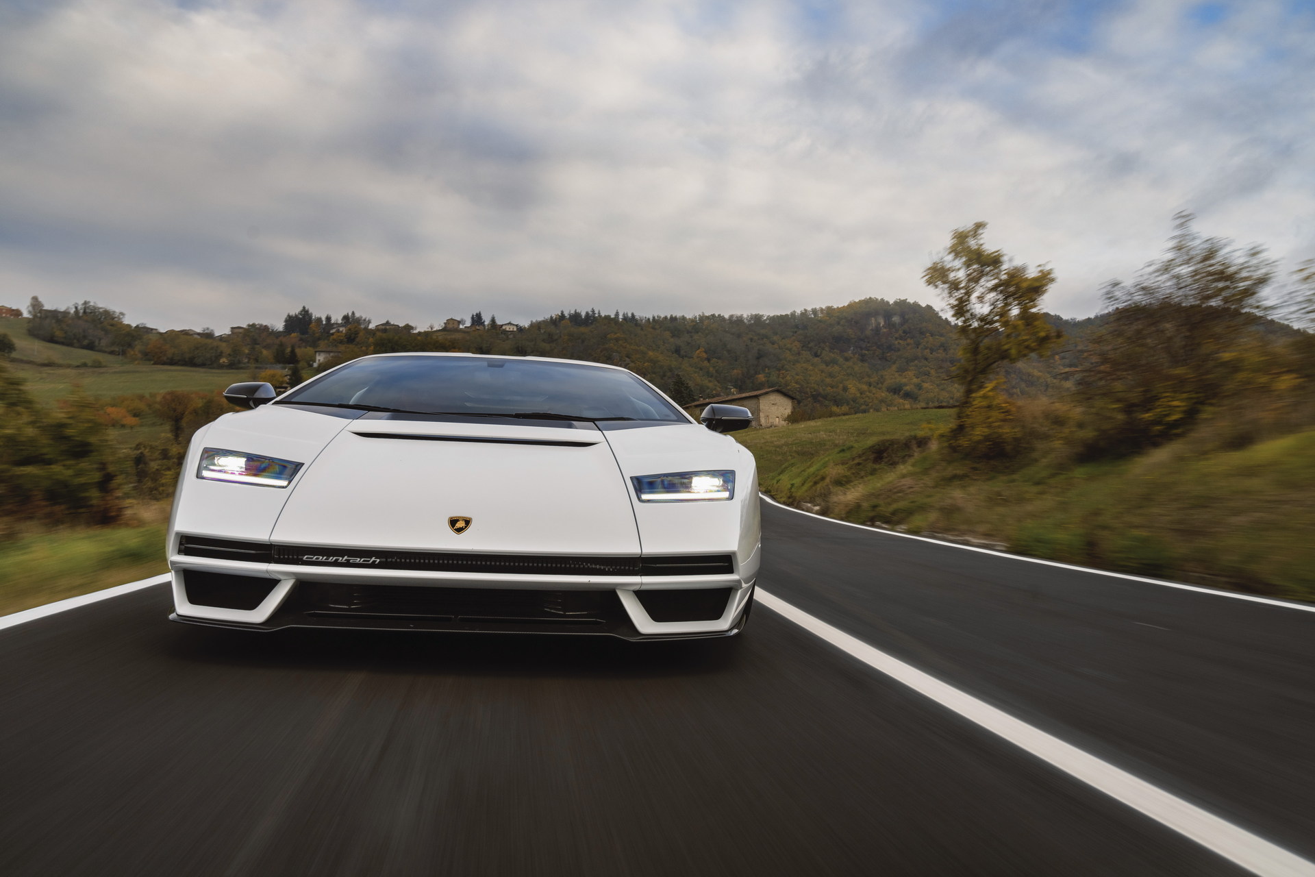 The Lamborghini Countach LPI 800-4 Does Look Better On The Road