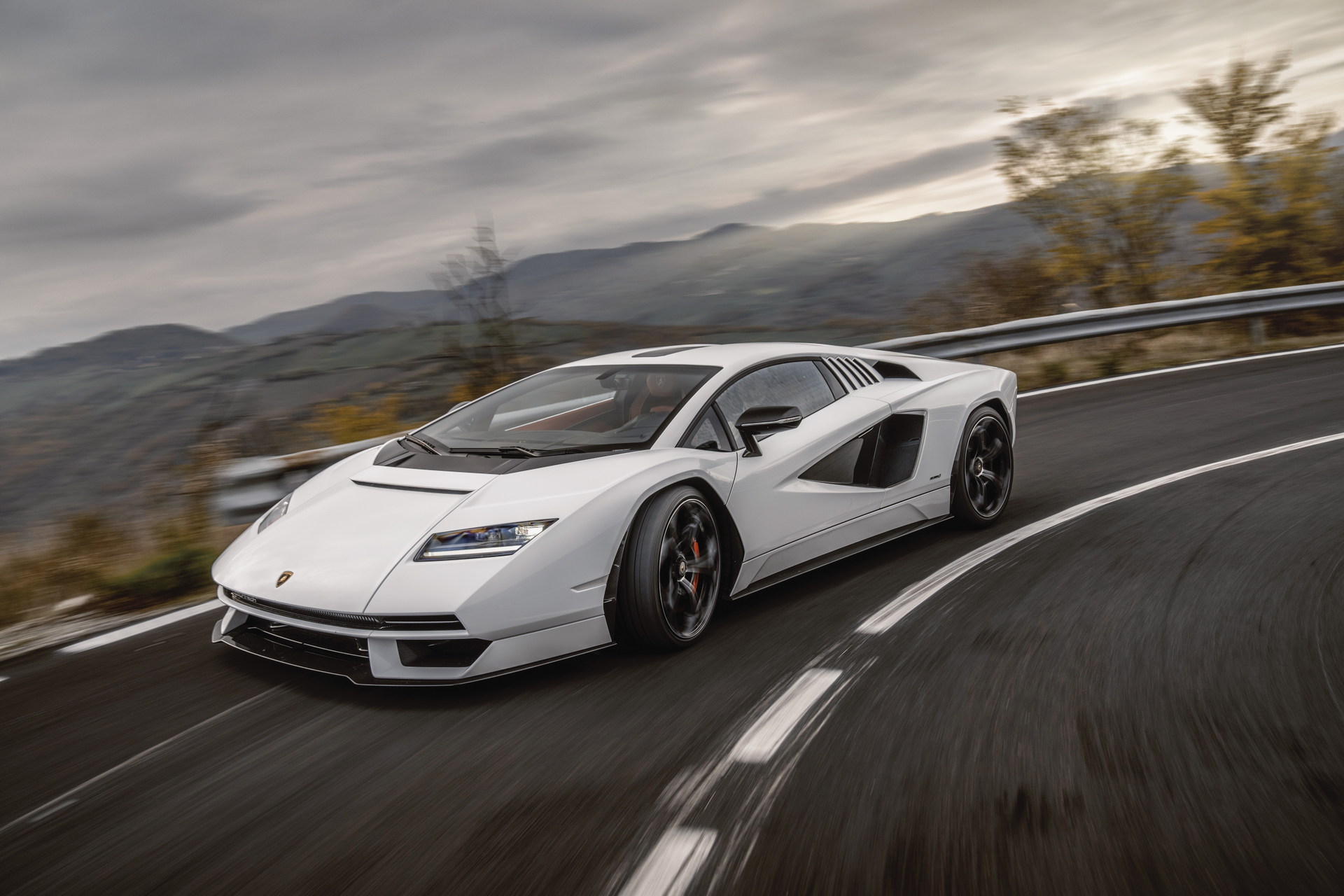 The Lamborghini Countach LPI 800-4 Does Look Better On The Road