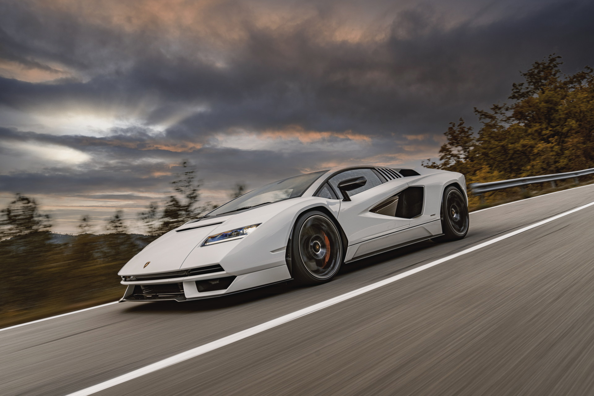 The Lamborghini Countach LPI 800-4 Does Look Better On The Road