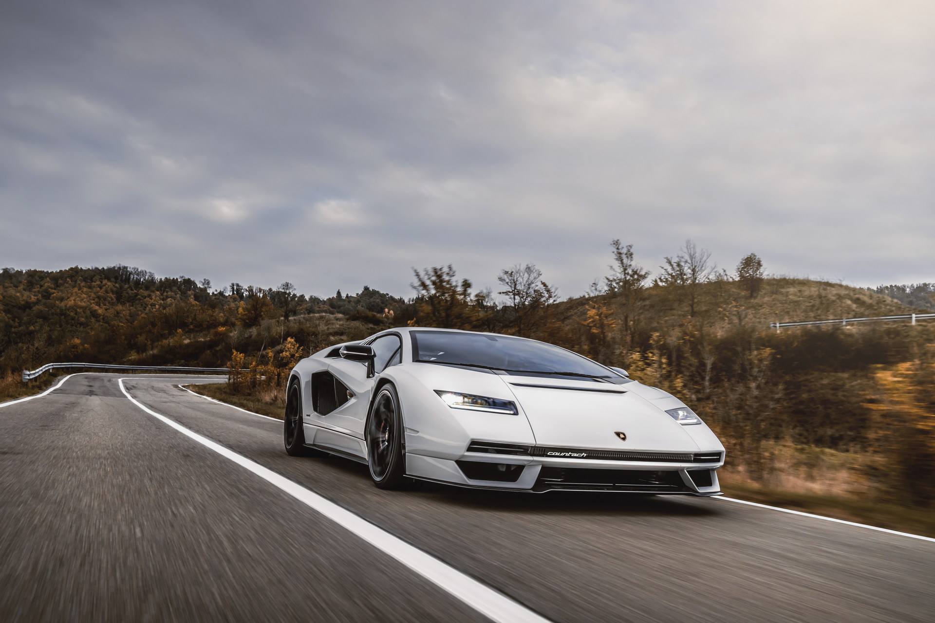 The Lamborghini Countach LPI 800-4 Does Look Better On The Road