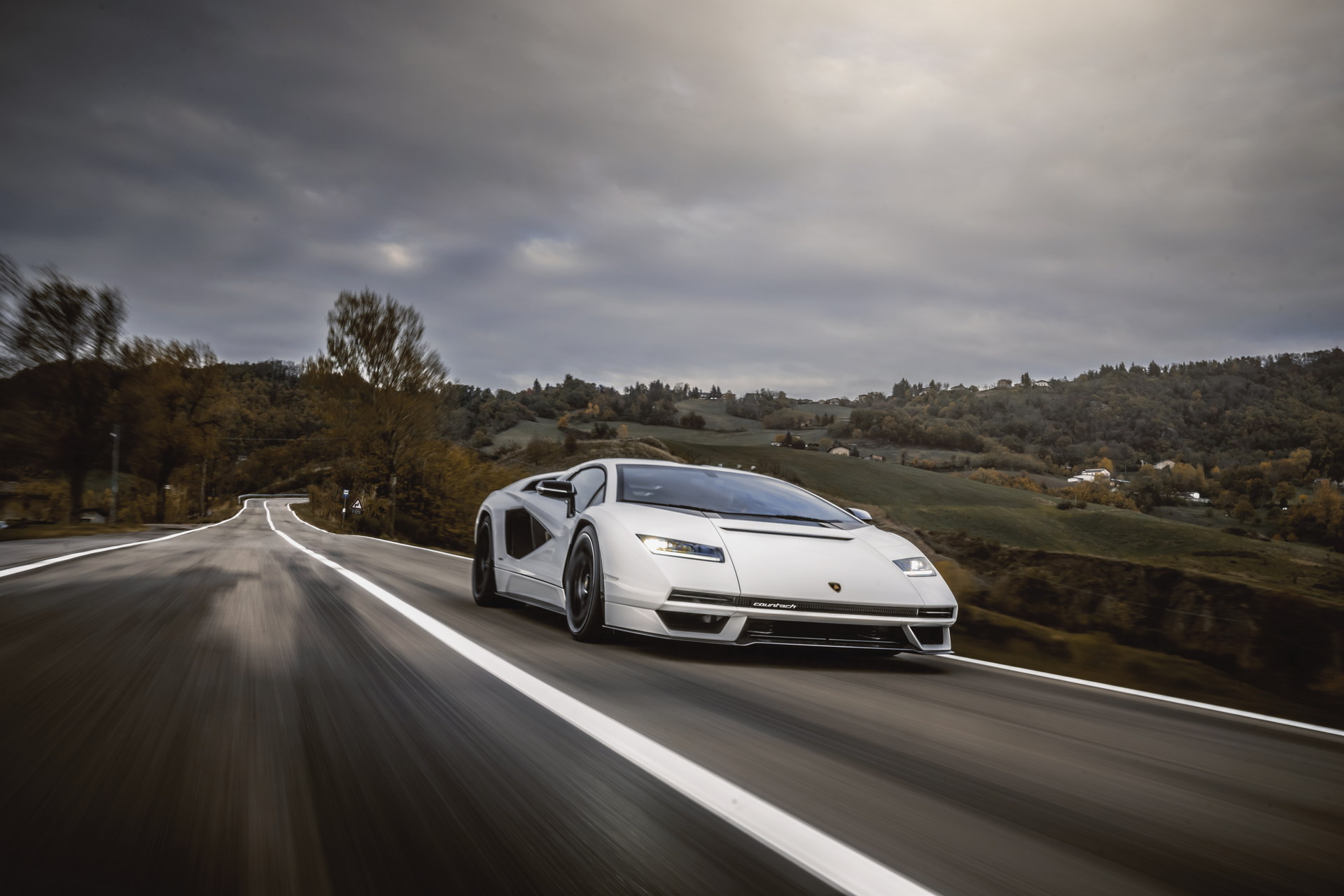 The Lamborghini Countach LPI 800-4 Does Look Better On The Road