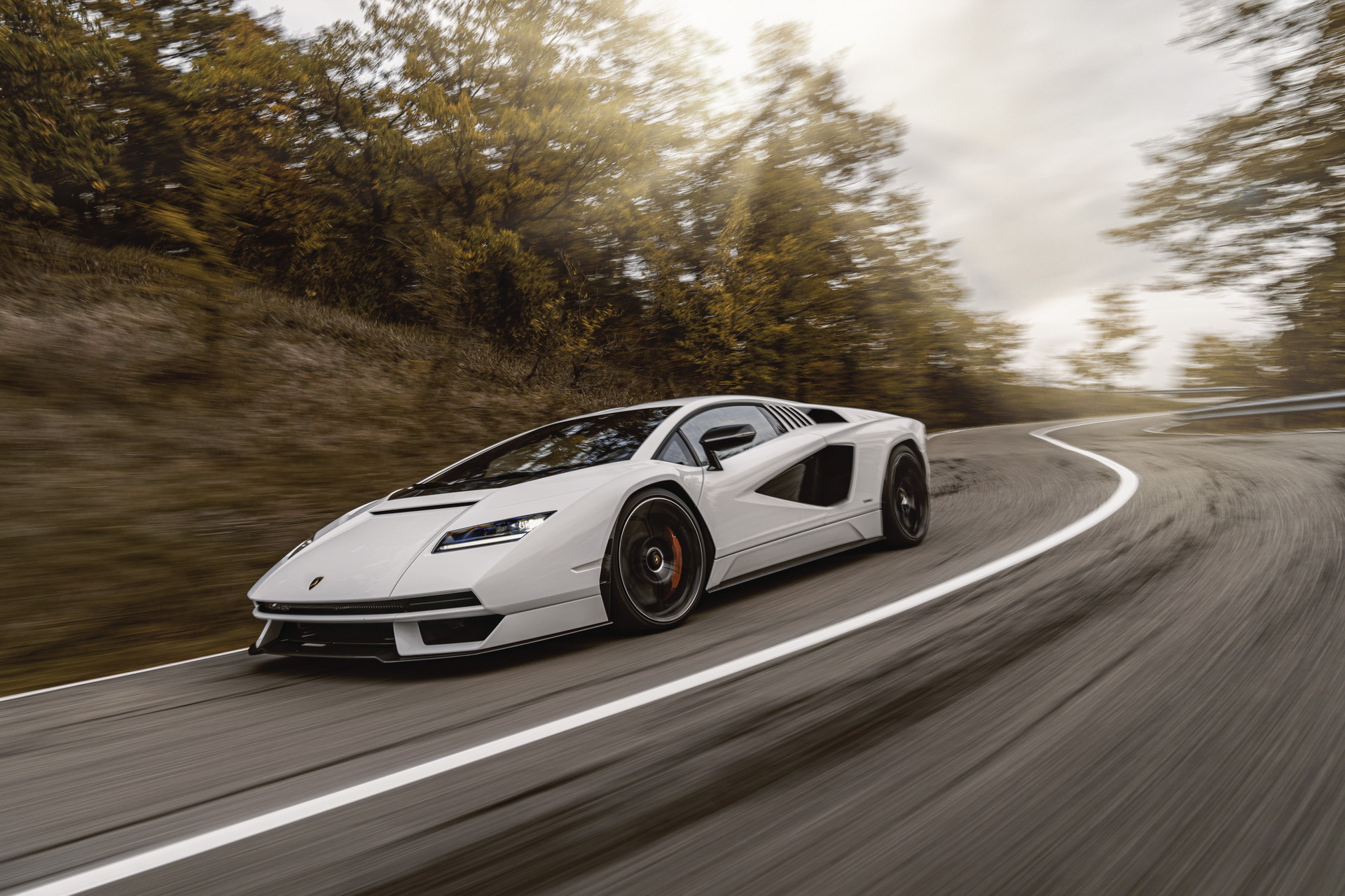 The Lamborghini Countach LPI 800-4 Does Look Better On The Road